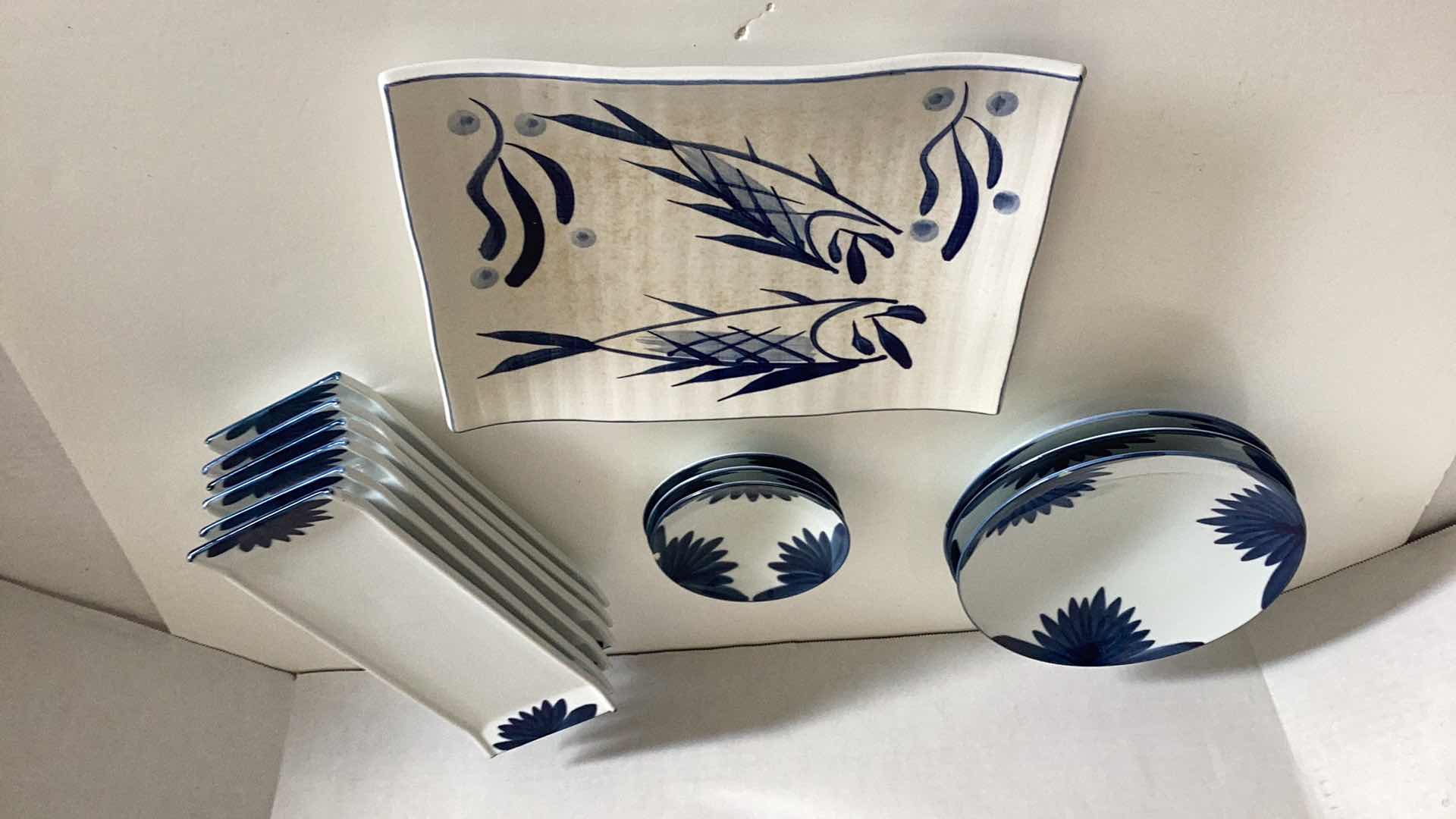 Photo 1 of SET OF JAPANESE SERVING DISHES