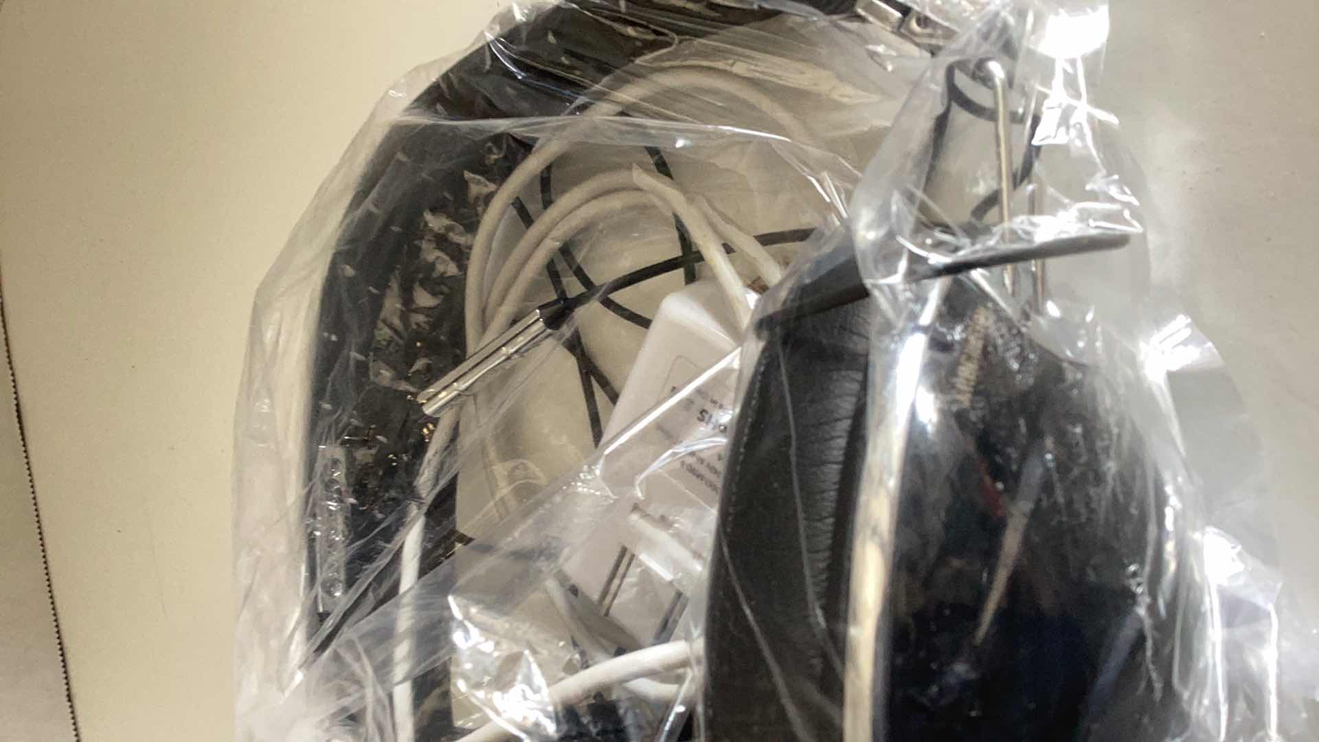 Photo 1 of BOSE WAVE RADIO CD WITH ROCNATION HEADPHONES