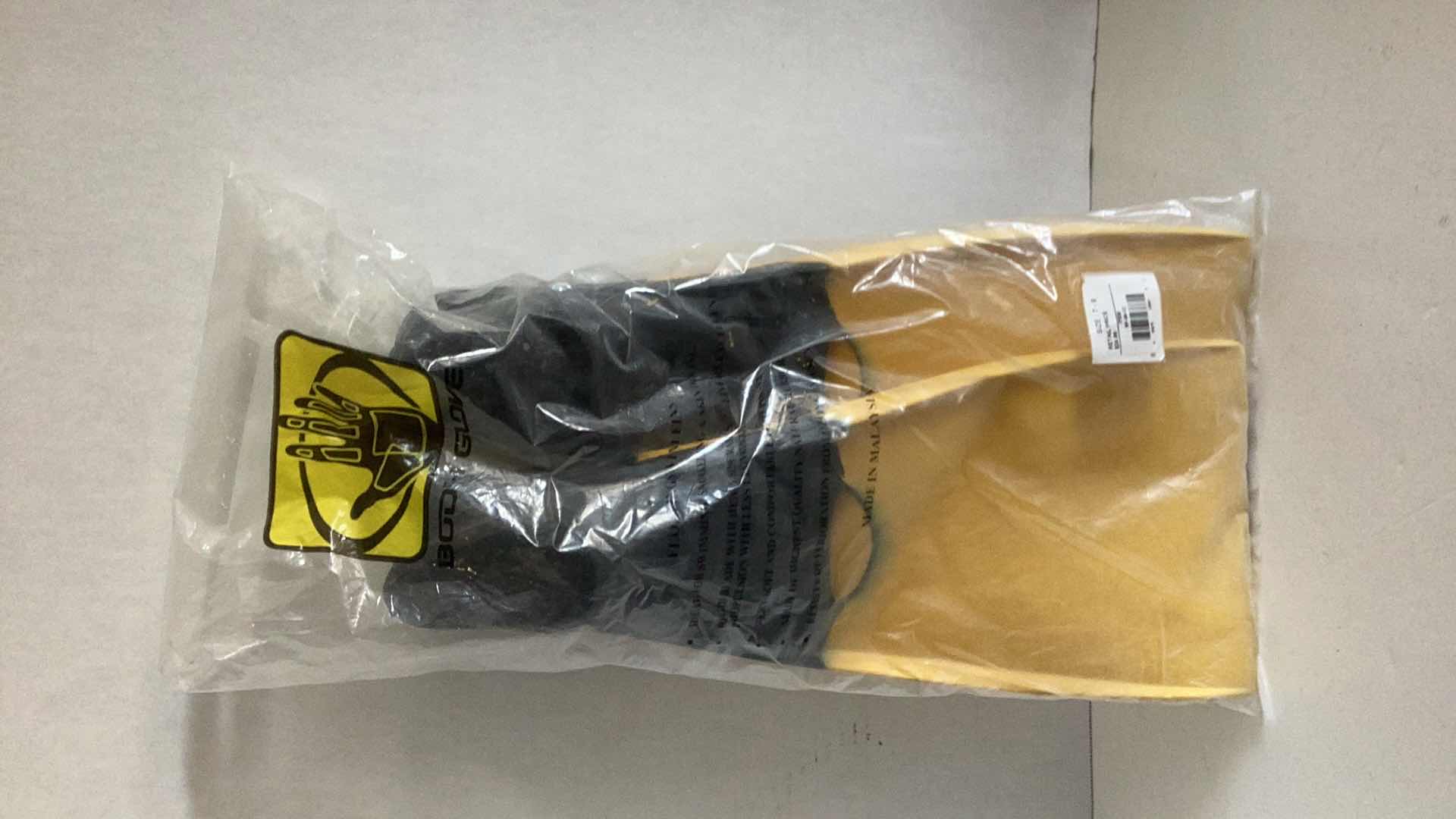 Photo 1 of BODY GLOVE SWIM FINS SIZE 7-9