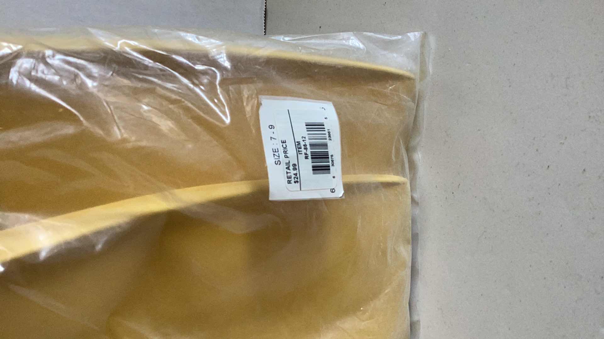 Photo 1 of BODY GLOVE SWIM FINS SIZE 7-9