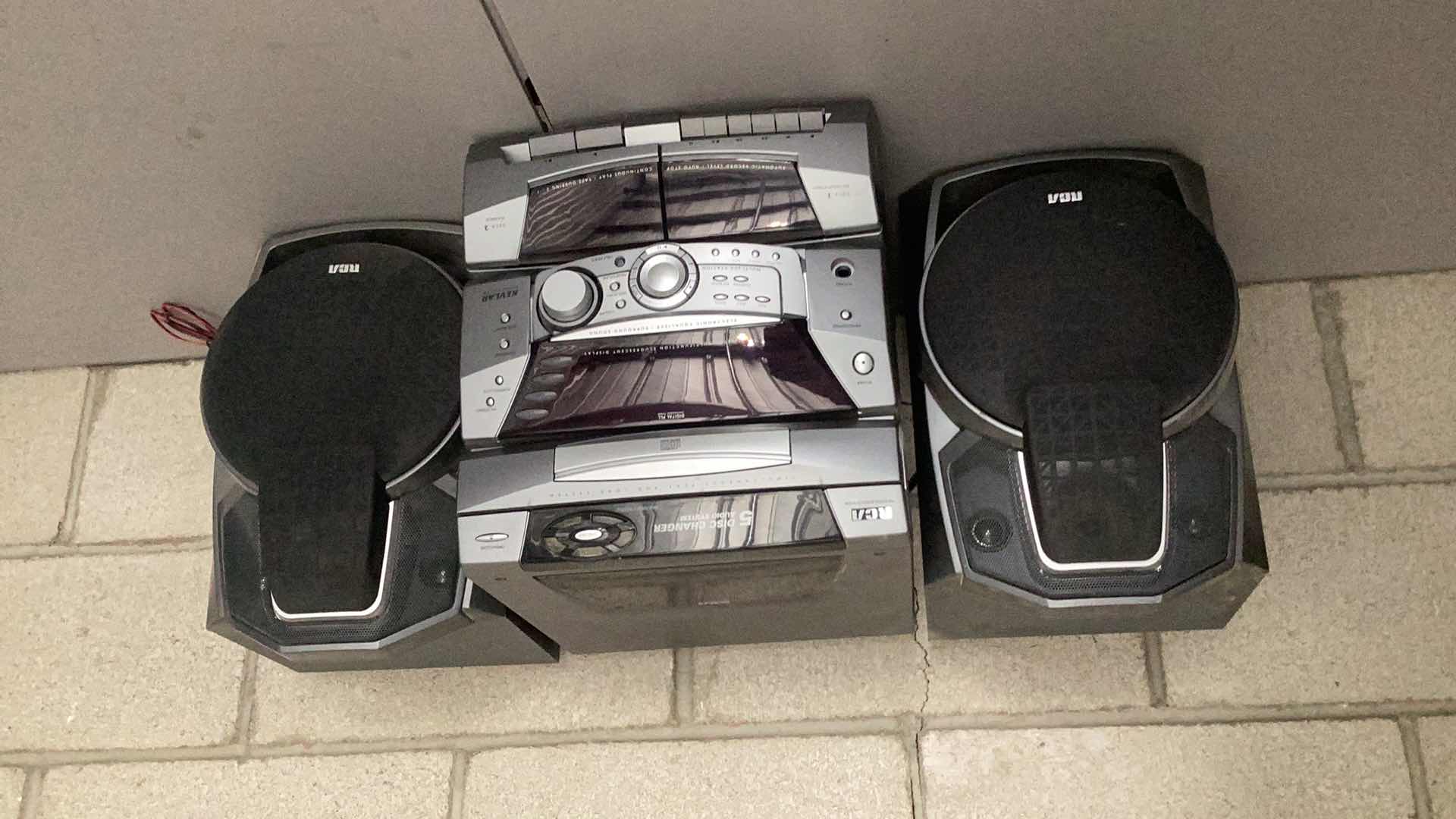 Photo 1 of RCA 5 -DISC, CASSETTE, RADIO PLAYER