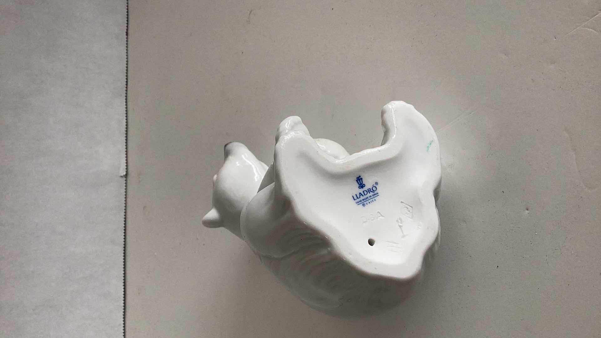 Photo 1 of LLADRO POLAR BEAR 5” TALL