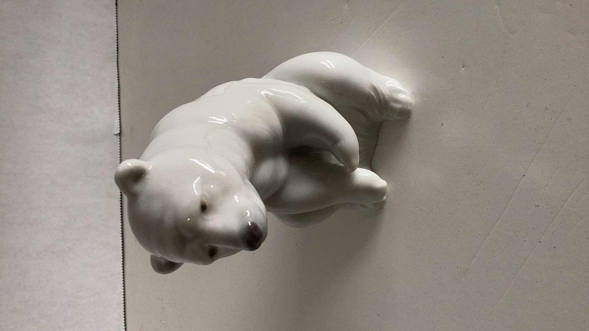 Photo 1 of LLADRO POLAR BEAR 5” TALL