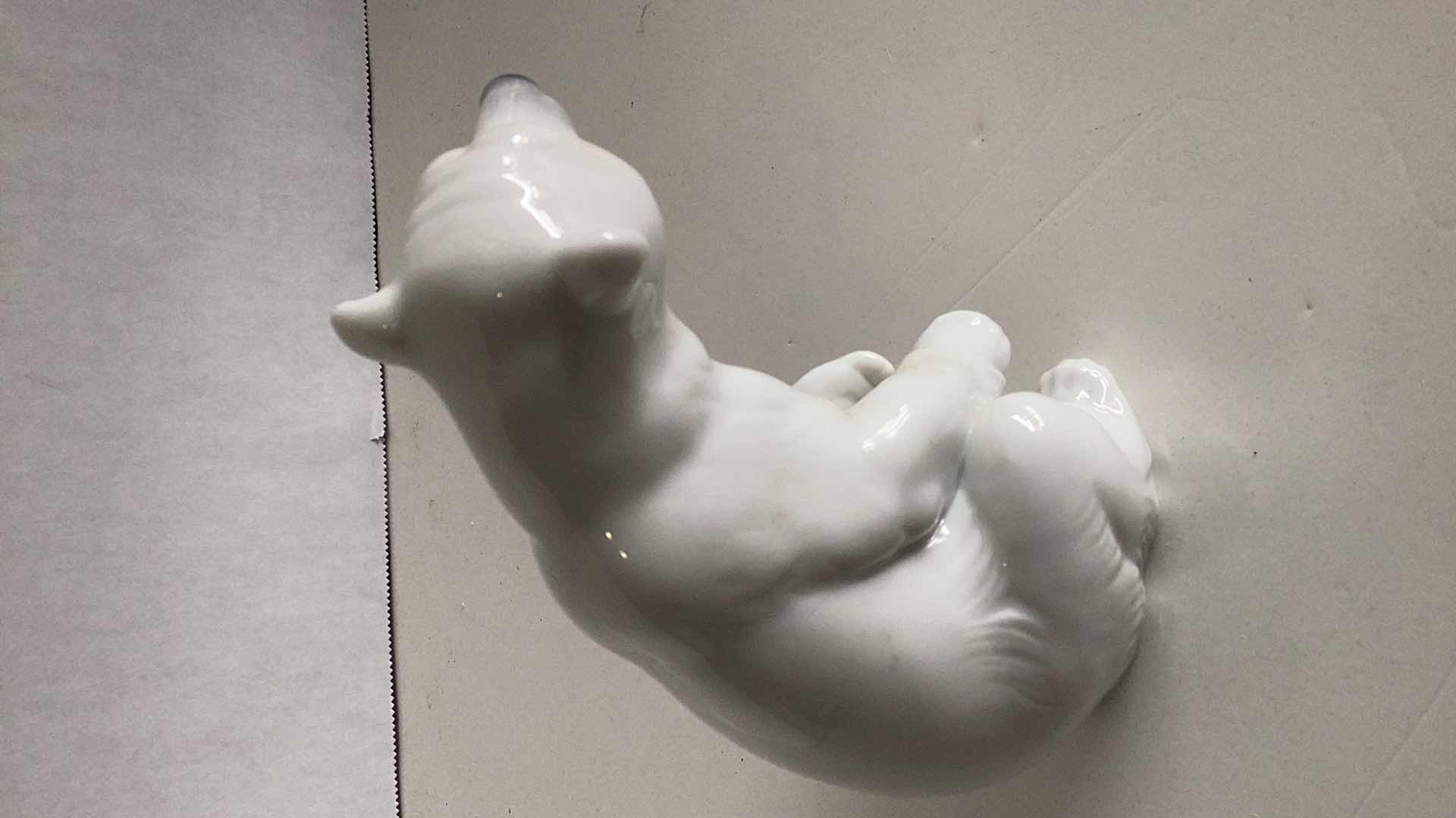 Photo 1 of LLADRO POLAR BEAR 5” TALL