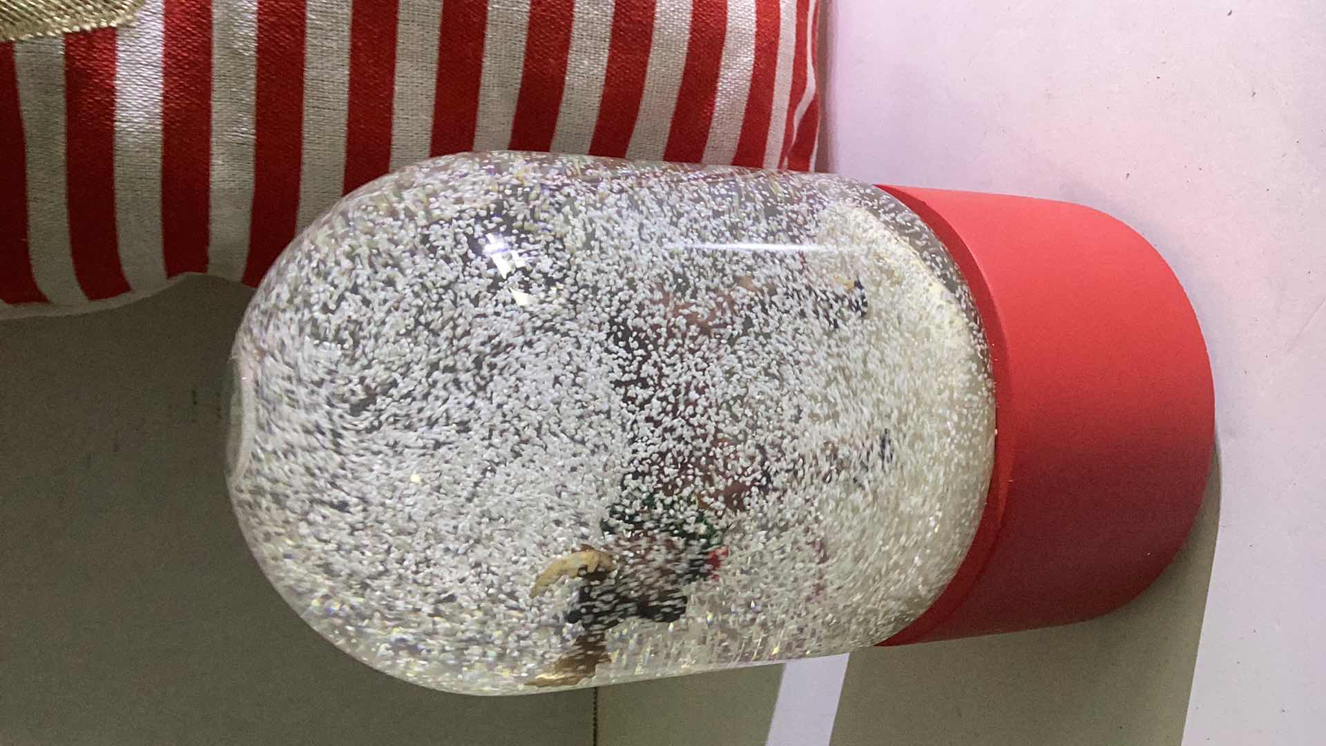 Photo 2 of CHRISTMAS DECOR