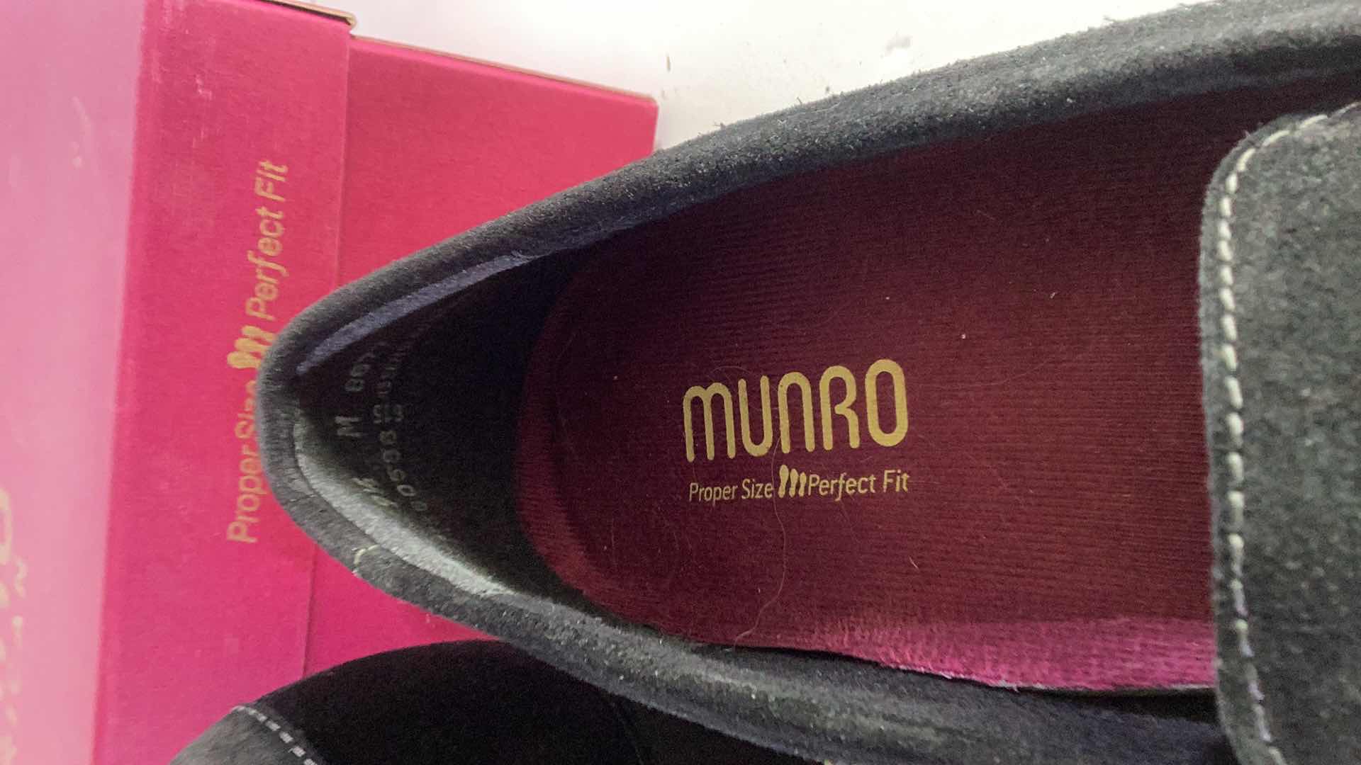 Photo 1 of MUNRO WOMENS SIZE 9.5 SUEDE SHOE