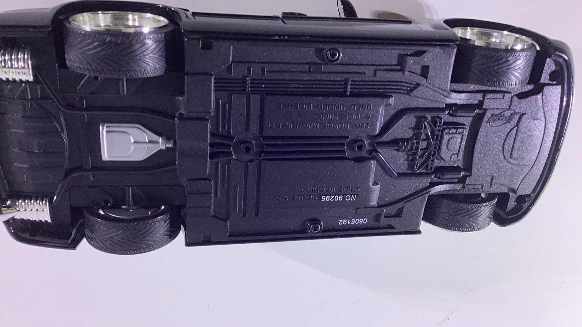 Photo 3 of METAL DIE CAST 2005 DODGE MAGNUM R/T