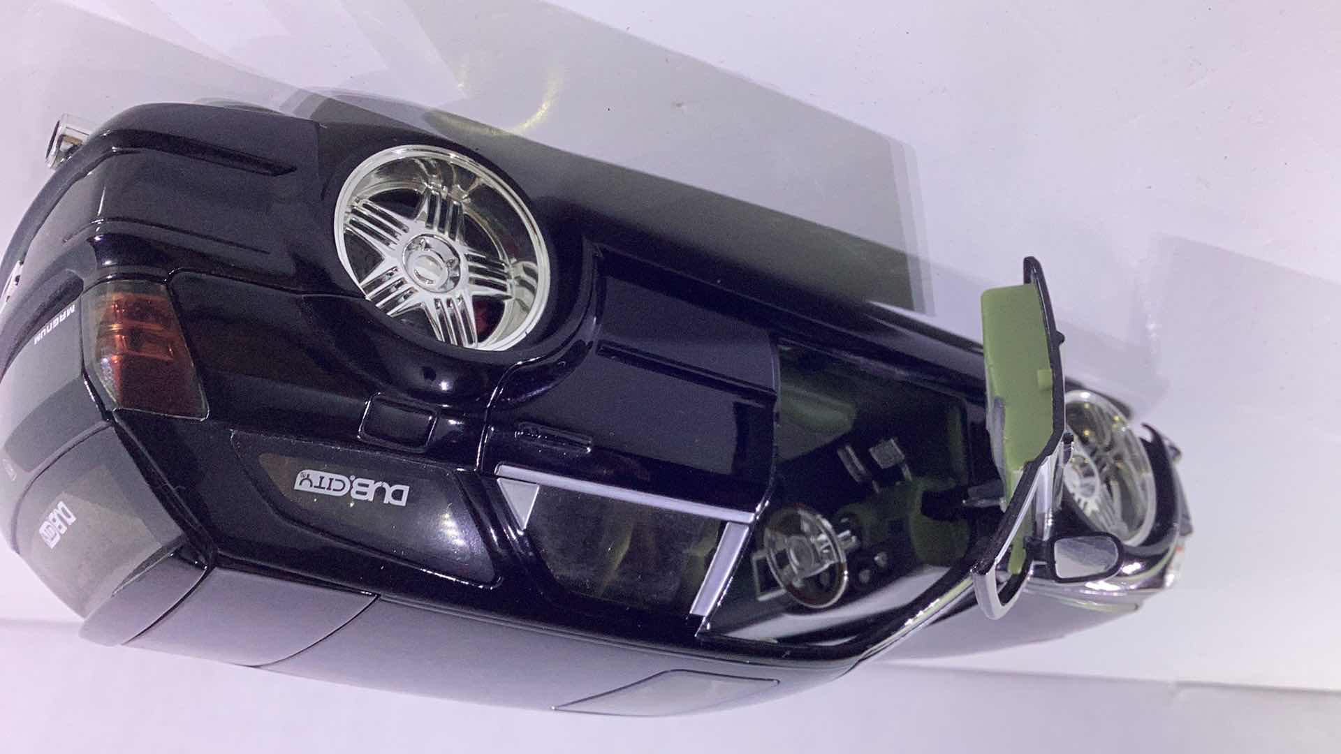 Photo 2 of METAL DIE CAST 2005 DODGE MAGNUM R/T