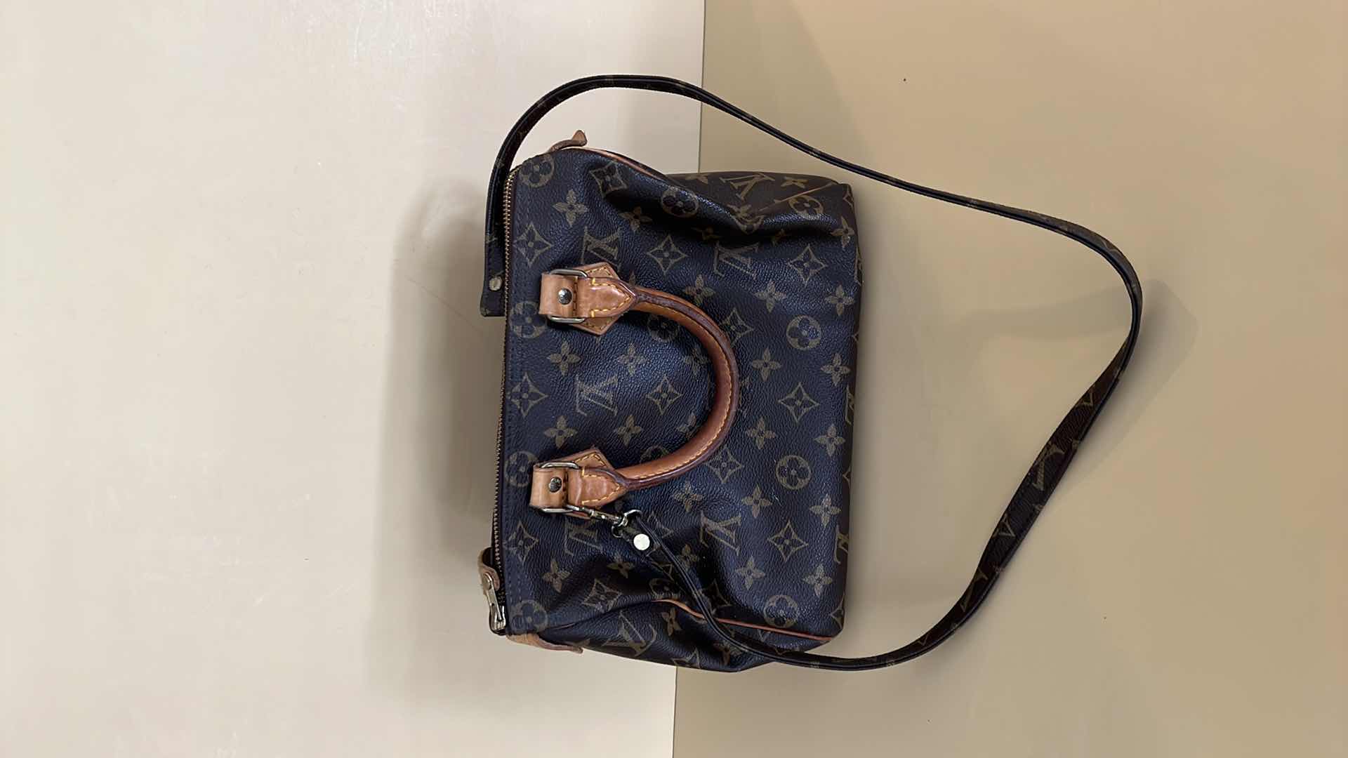 Photo 1 of LOUIS VUITTON CLASSIC HANDBAG (NOT AUTHENTIC)