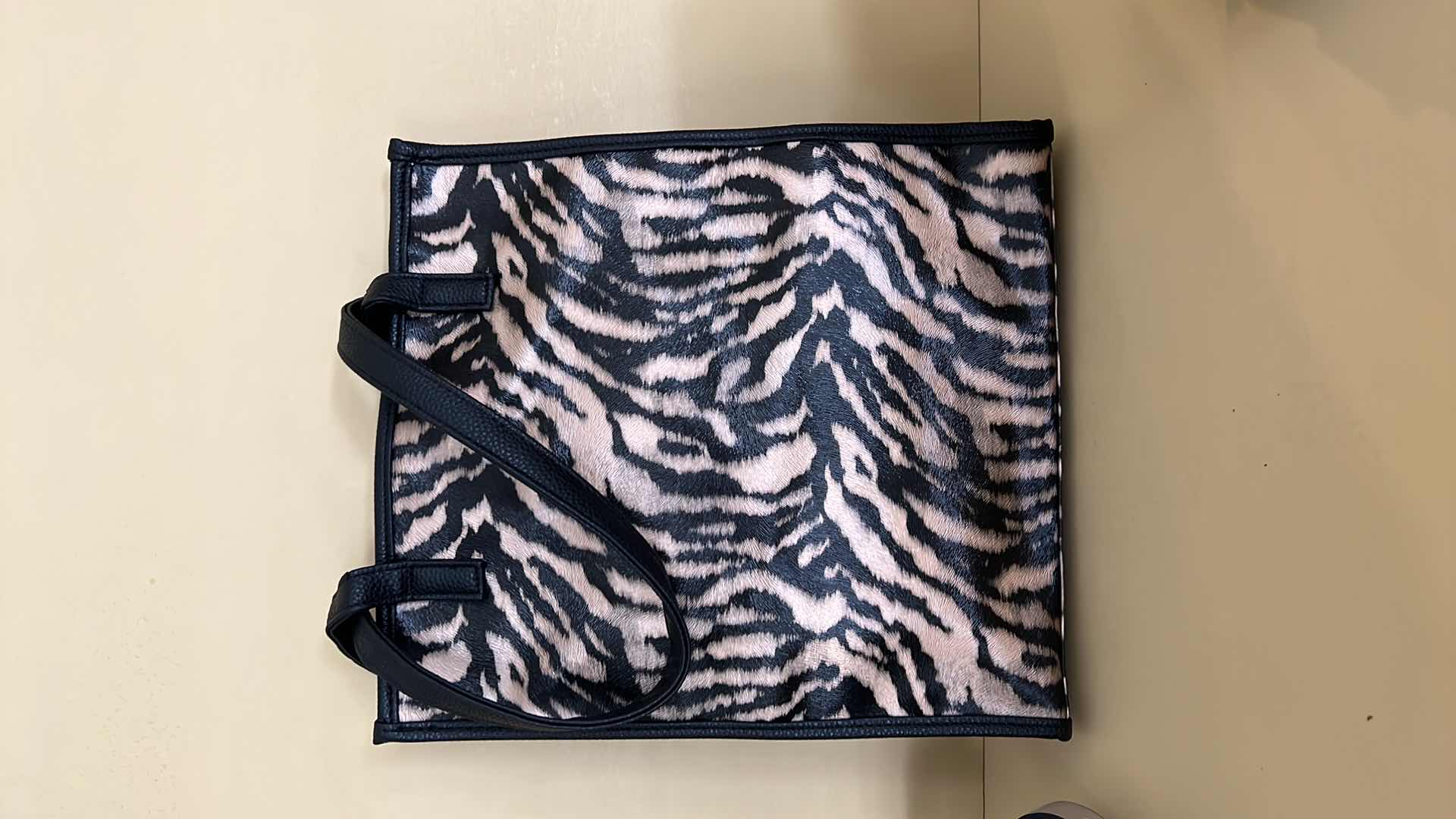 Photo 2 of 3-ANIMAL PRINT LADIES BAGS