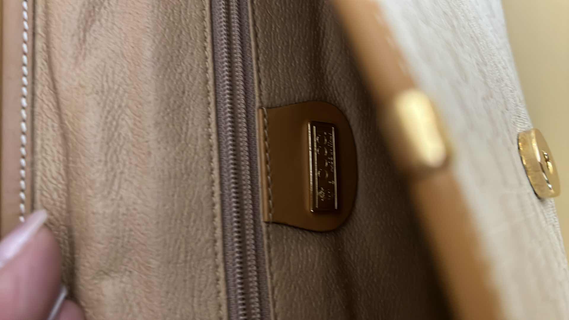 Photo 1 of NEW GUCCI LABEL LADIES HANDBAG (NOT AUTHENTIC)