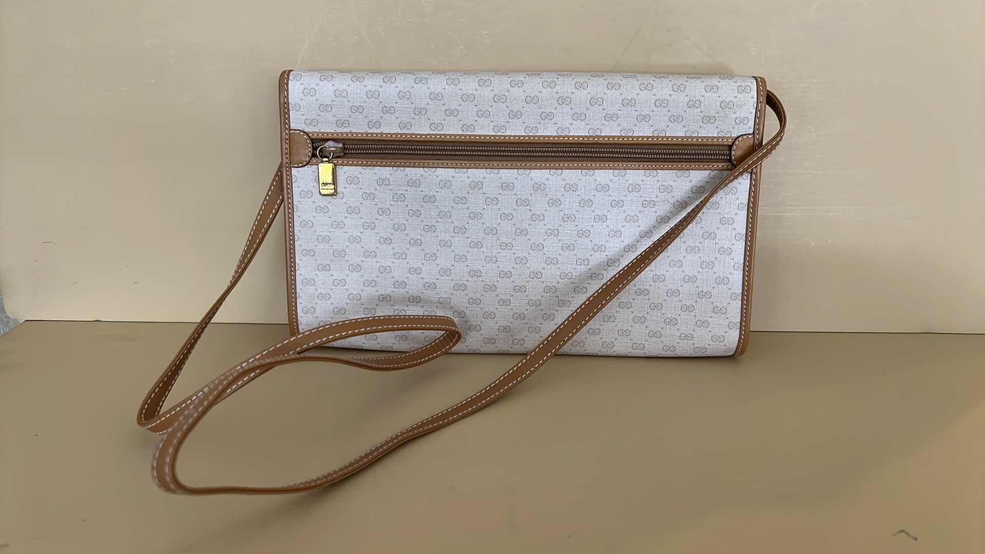 Photo 1 of NEW GUCCI LABEL LADIES HANDBAG (NOT AUTHENTIC)