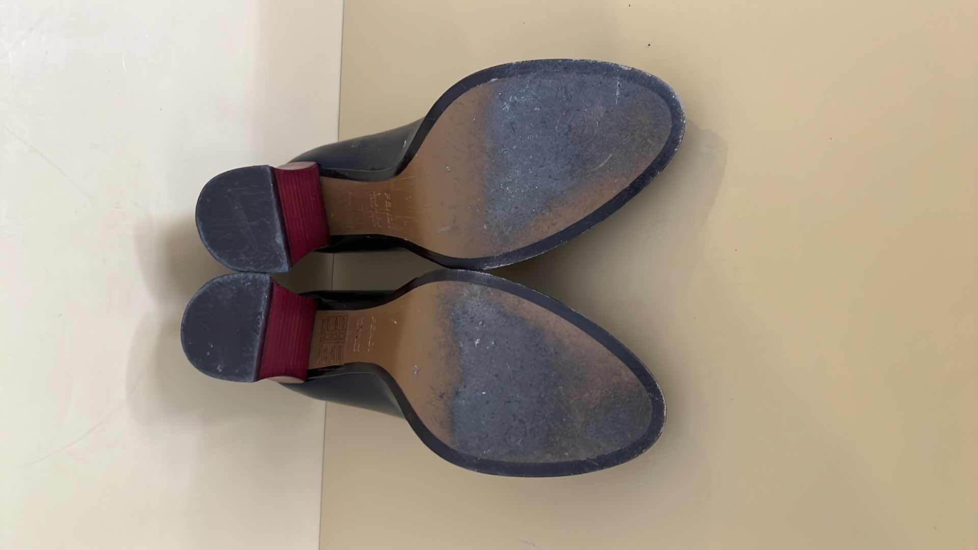 Photo 6 of FENDI ITALY NAVY BLUE LEATHER W WOOD HEEL LADIES SHOES (SIZE 38)