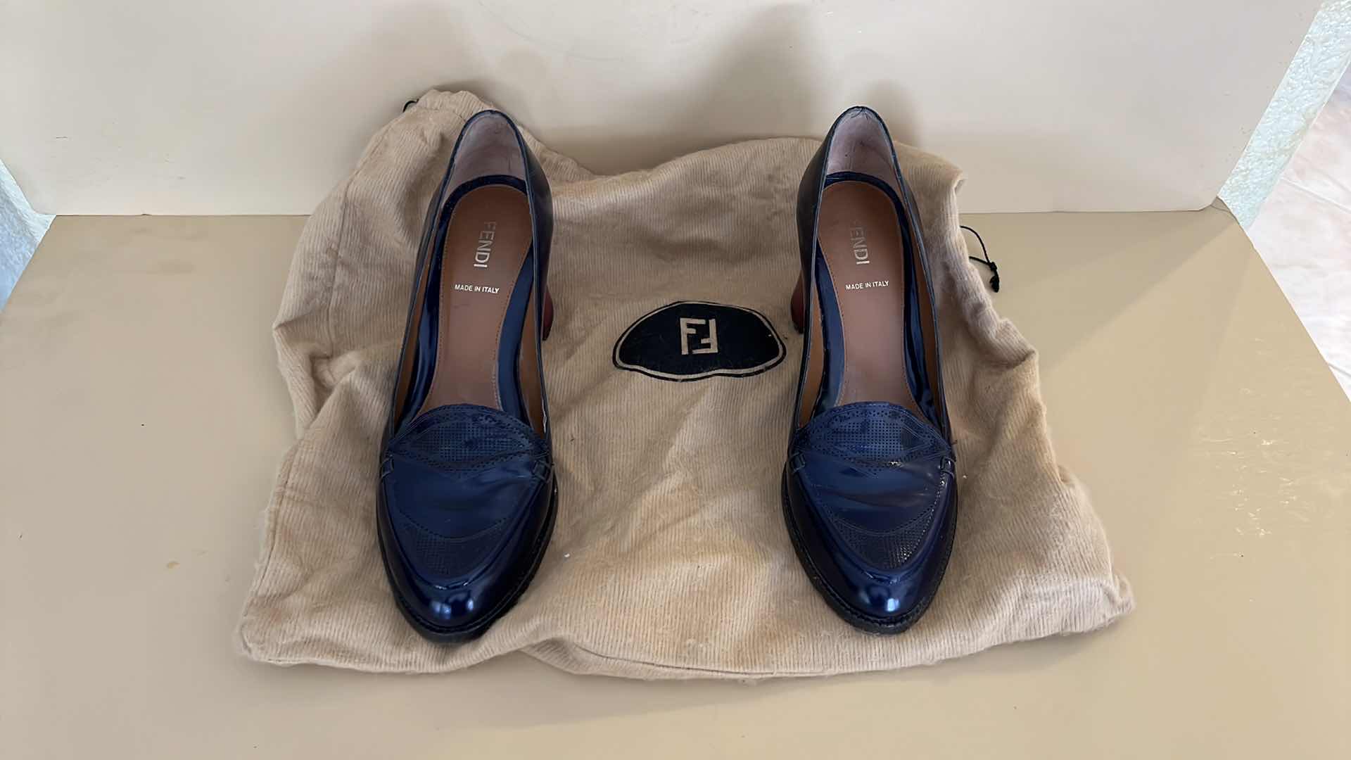 Photo 8 of FENDI ITALY NAVY BLUE LEATHER W WOOD HEEL LADIES SHOES (SIZE 38)