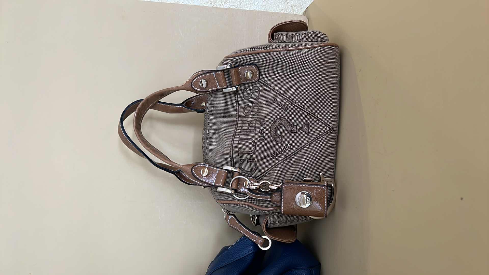 Photo 1 of 3-GUESS LADIES HANDBAGS