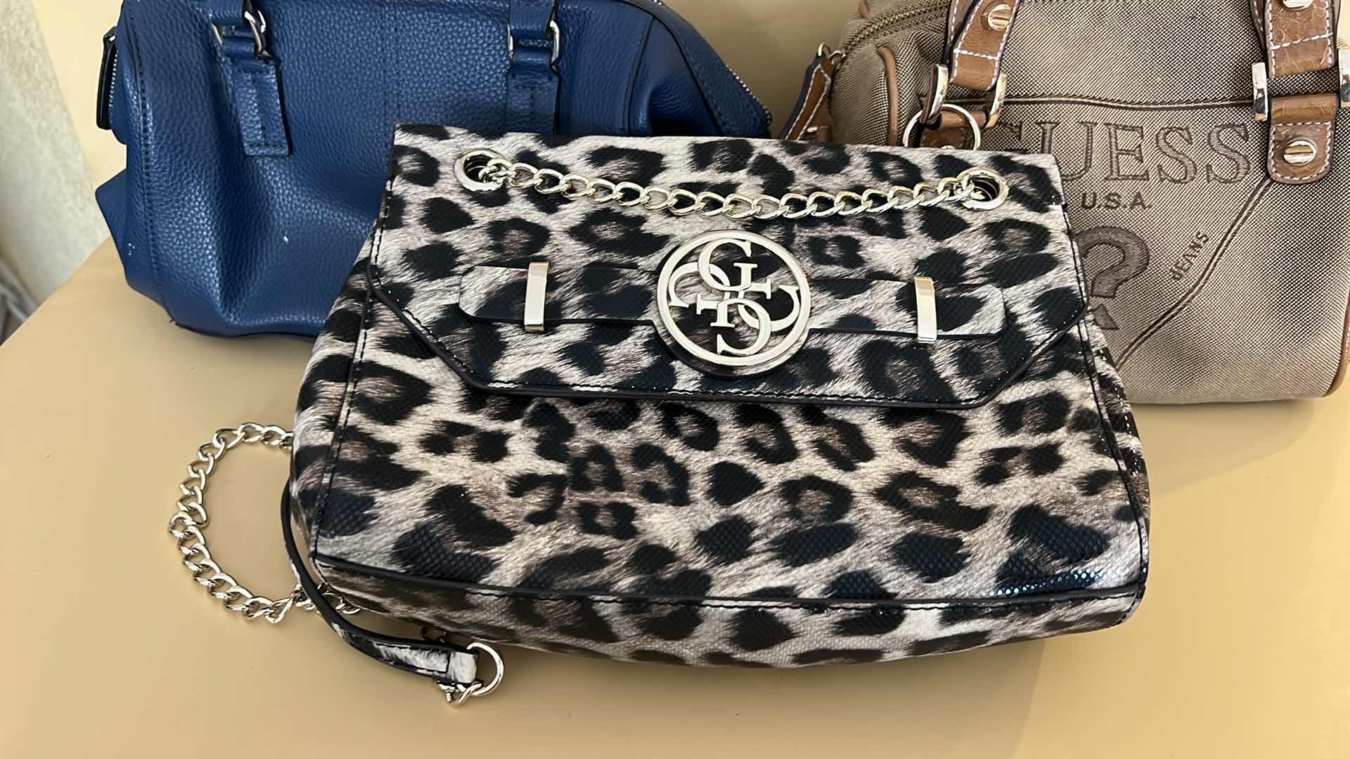 Photo 1 of 3-GUESS LADIES HANDBAGS