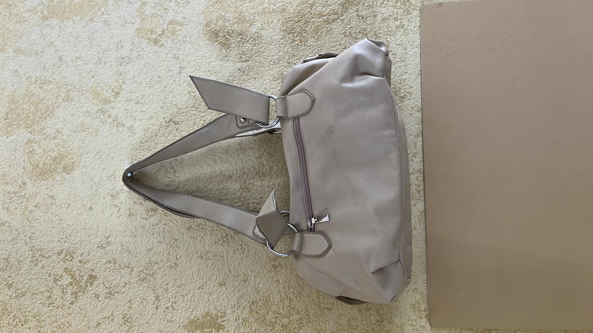 Photo 1 of GUCCI LABEL BEIGE LEATHER LADIES HANDBAG (NOT AUTHENTIC)