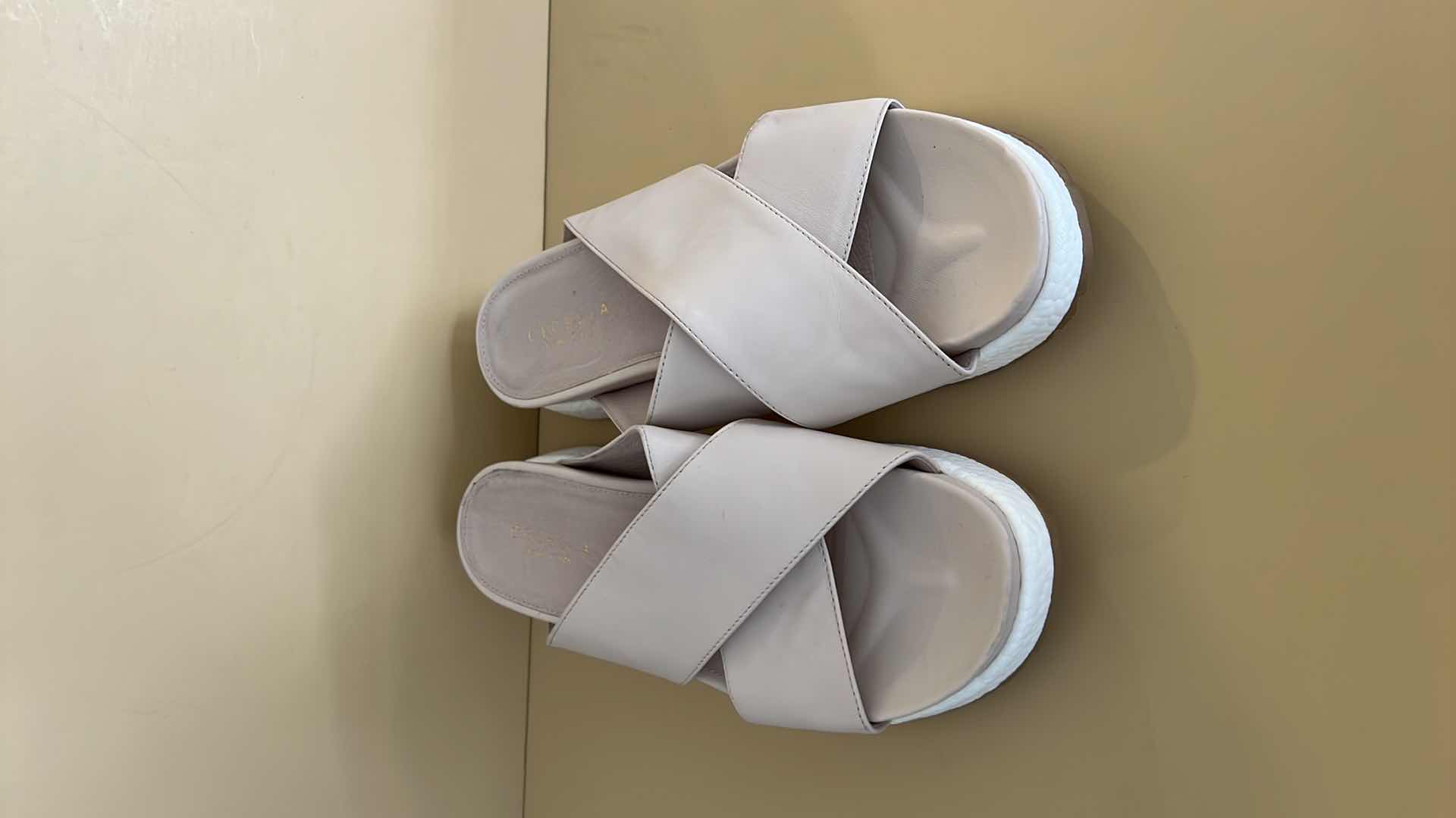 Photo 1 of NEW CECELIA NEW YORK LADIES TAN LEATHER SANDALS (SIZE 8M)