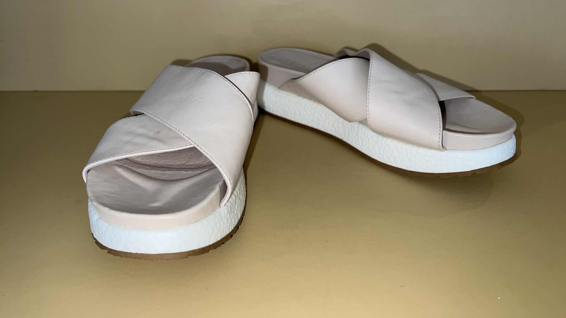 Photo 1 of NEW CECELIA NEW YORK LADIES TAN LEATHER SANDALS (SIZE 8M)
