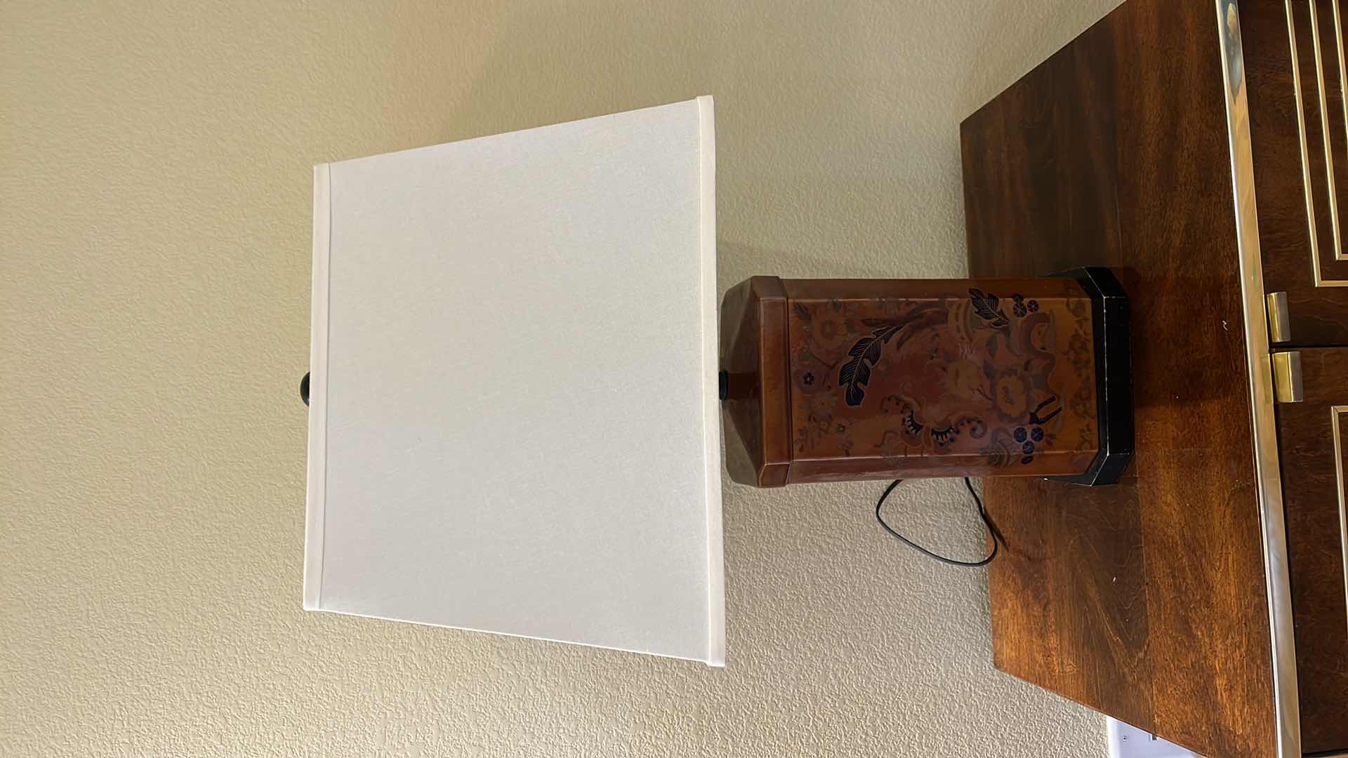 Photo 1 of VINTAGE "BROWN W LEAVES" CERAMIC TABLE LAMP W SHADE H29”