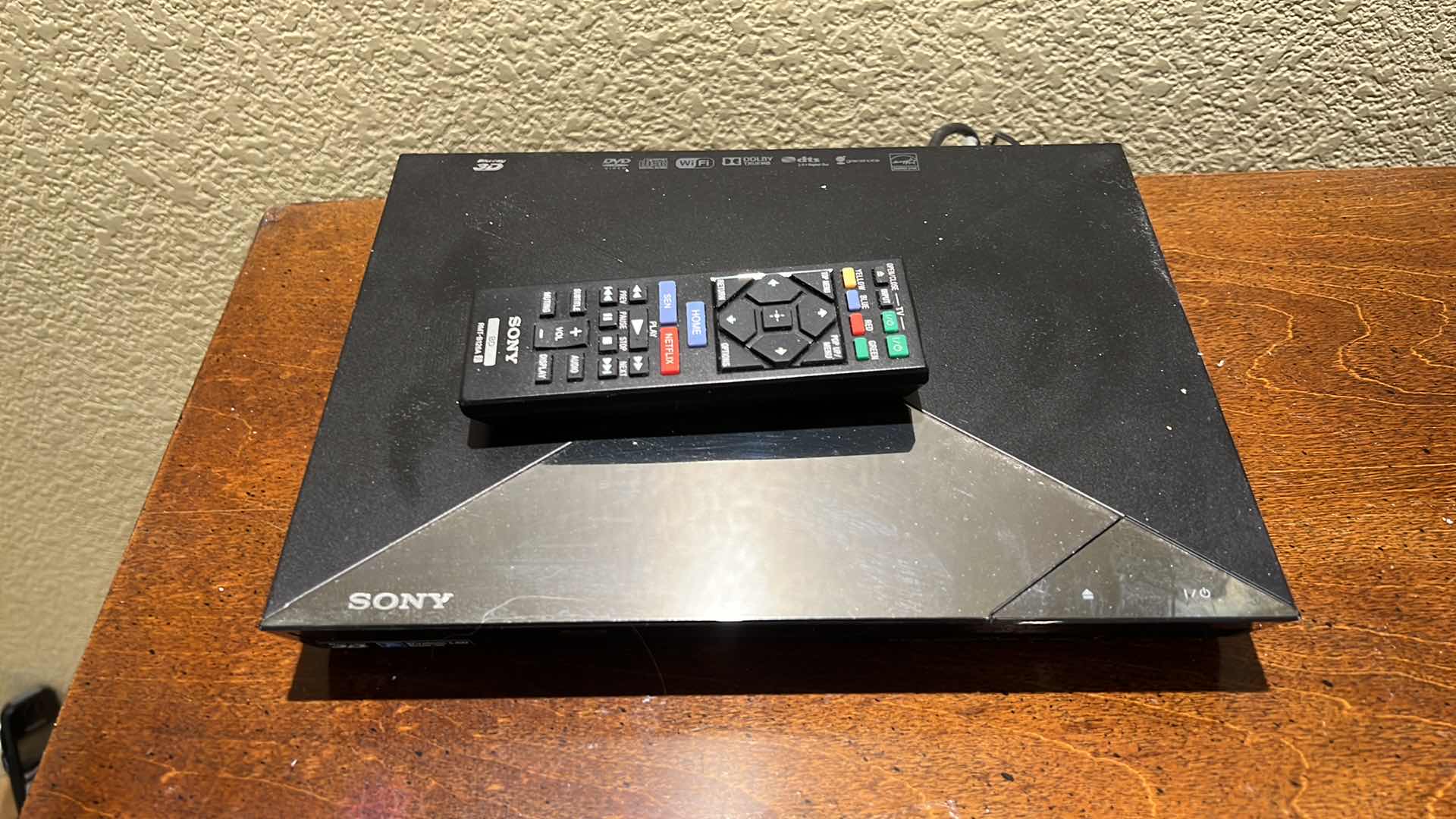 Photo 1 of SONY BLU-RAY 3D DISC PLAYER W REMOTE
