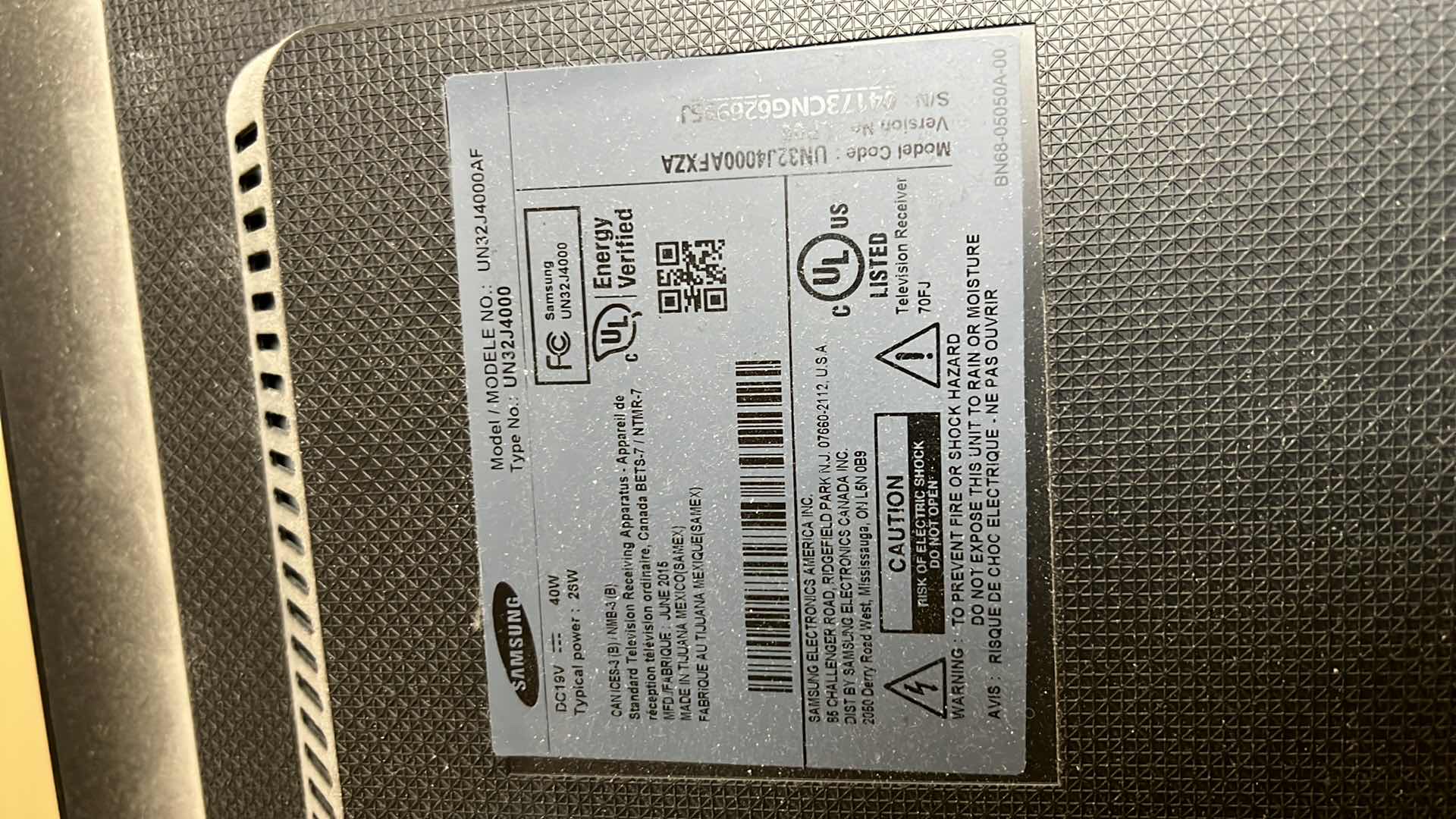 Photo 1 of 31” SAMSUNG TV W REMOTE & WALL MOUNT