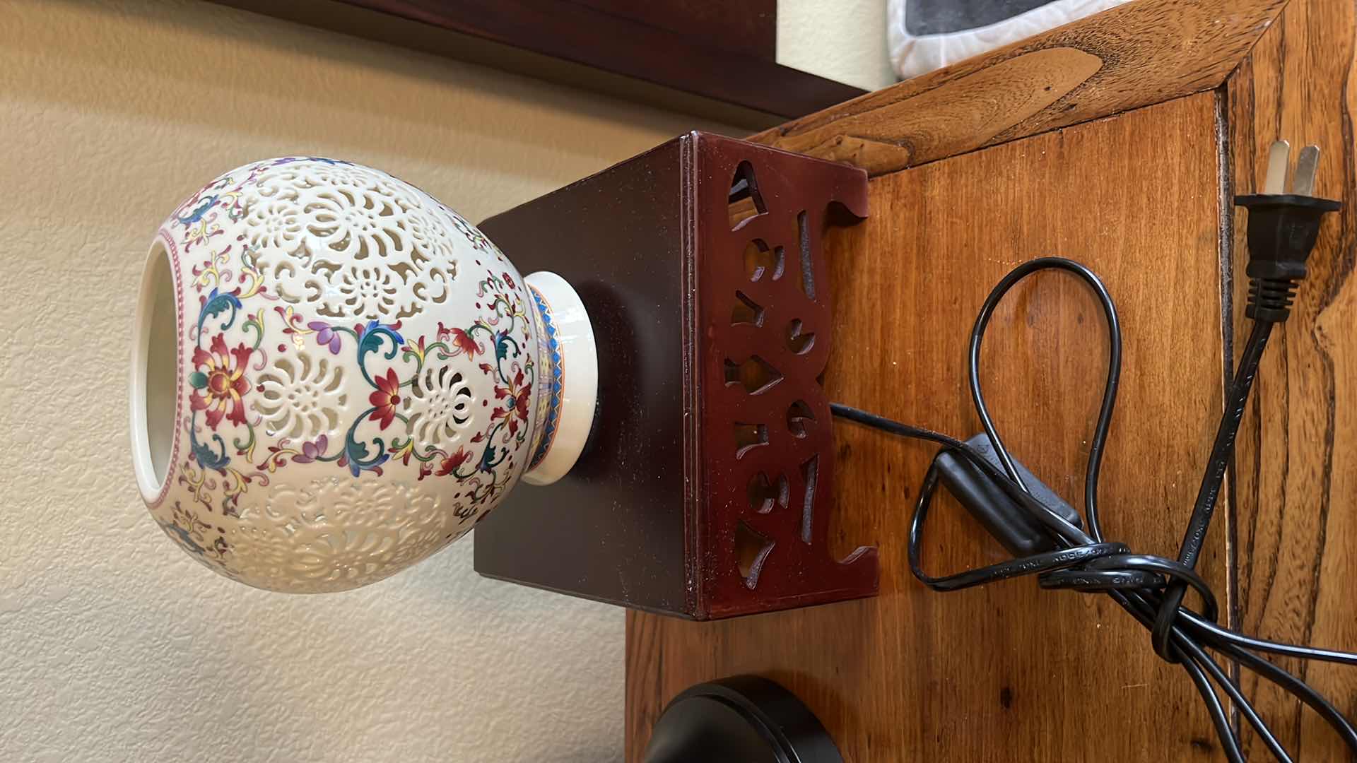 Photo 1 of 2-LAMPS