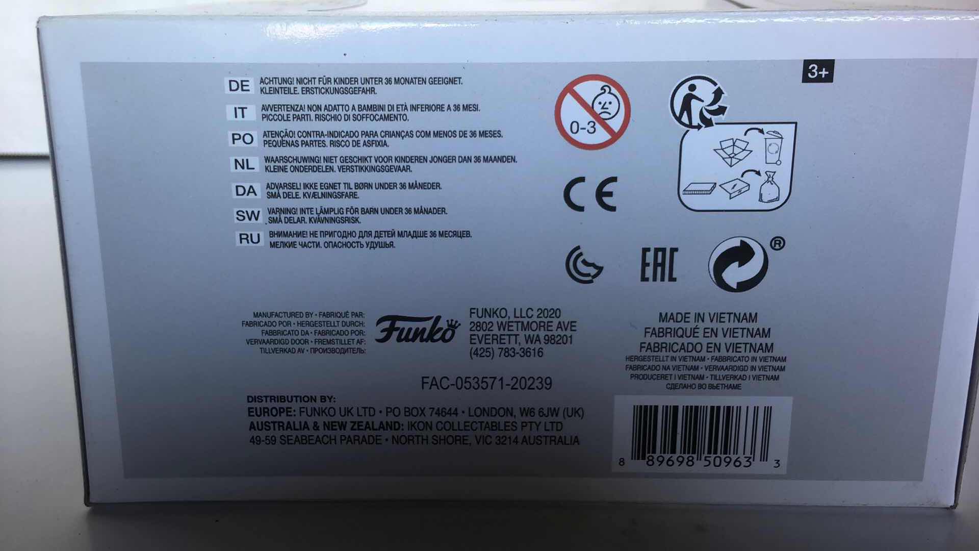 Photo 1 of MANDALORIAN GIFT SET THE CHILD AND BOUNTY HUNTER WALL CLOCKS WITH THE CHILD FUNKO POP