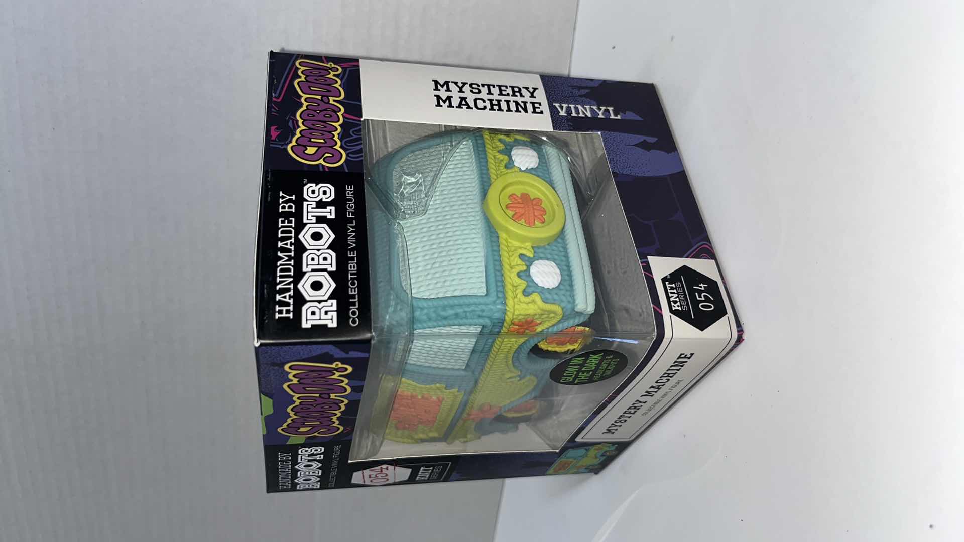 Photo 1 of NIB BDA COLLECTIBLES HANDMADE BY ROBOTS SCOOBY DOO MYSTERY MACHINE GLOW IN THE DARK VINYL FIGURE (2)