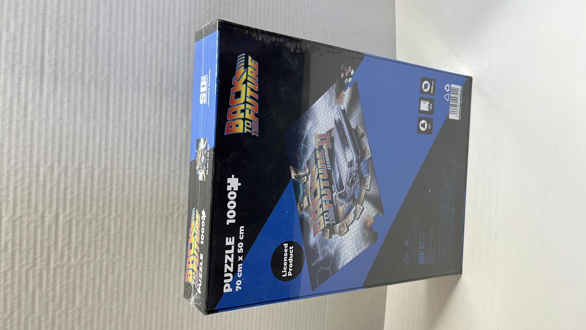 Photo 3 of NIB BACK TO THE FUTURE PART II 1000 PC JIGSAW PUZZLE & 1000 PC FRIENDS JIGSAW PUZZLE (2)