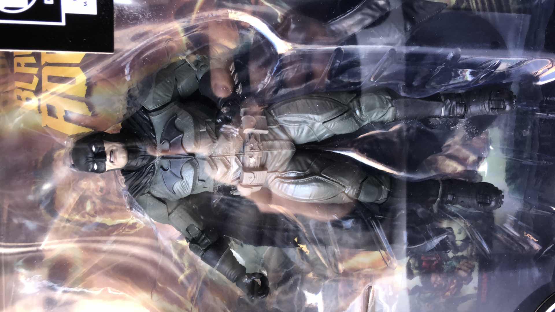 Photo 1 of MCFARLANE TOYS DC DIRECT BATMAN PAGE PUNCHERS FIGURINE AND COMIC BOOK