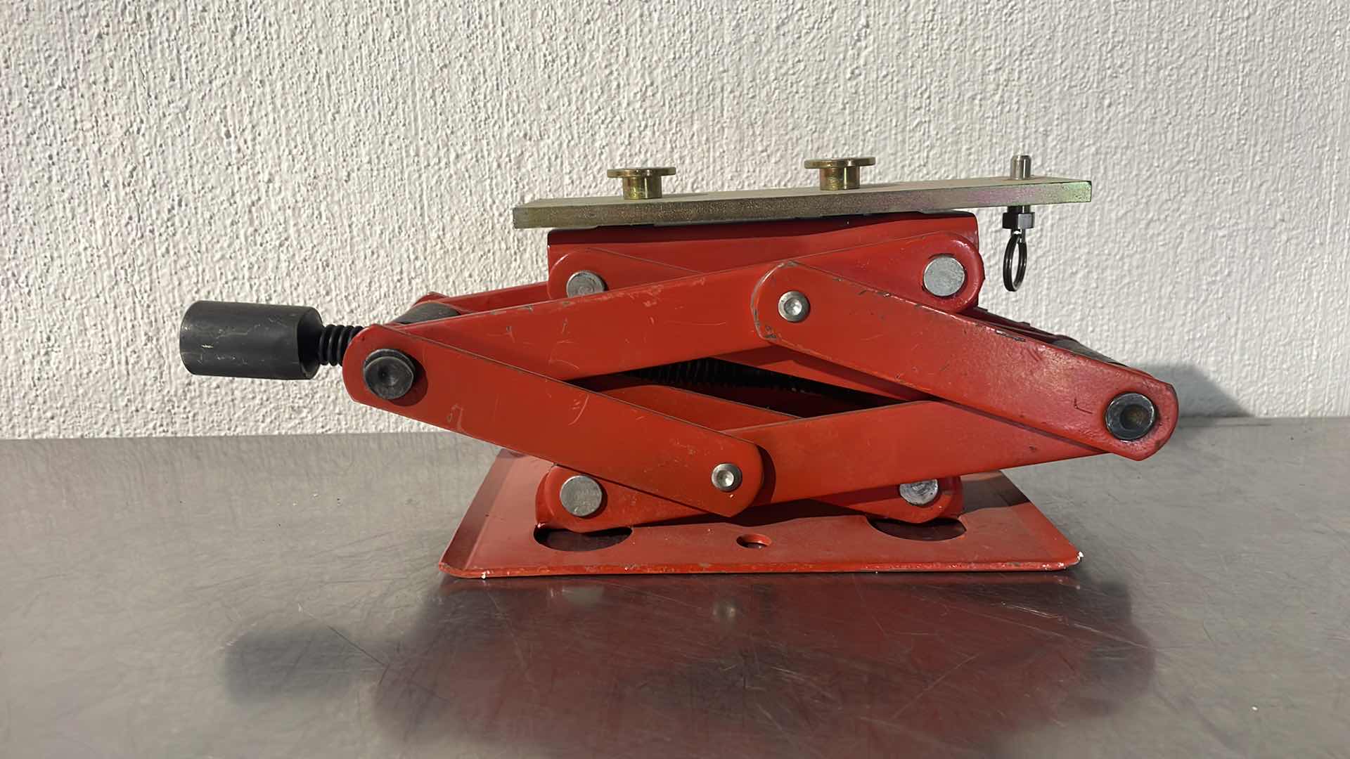 Photo 1 of US JACK MODEL SJ-1.5 1-1/2 TON CAPACITY SCISSORS JACK