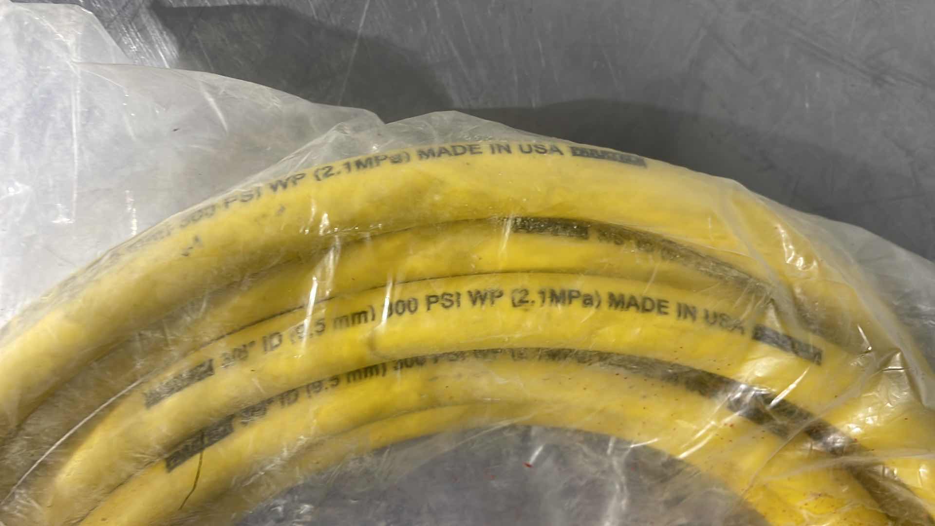 Photo 1 of PARATECH AIR HOSE 3/8” X 16’ 300PSI USA YELLOW