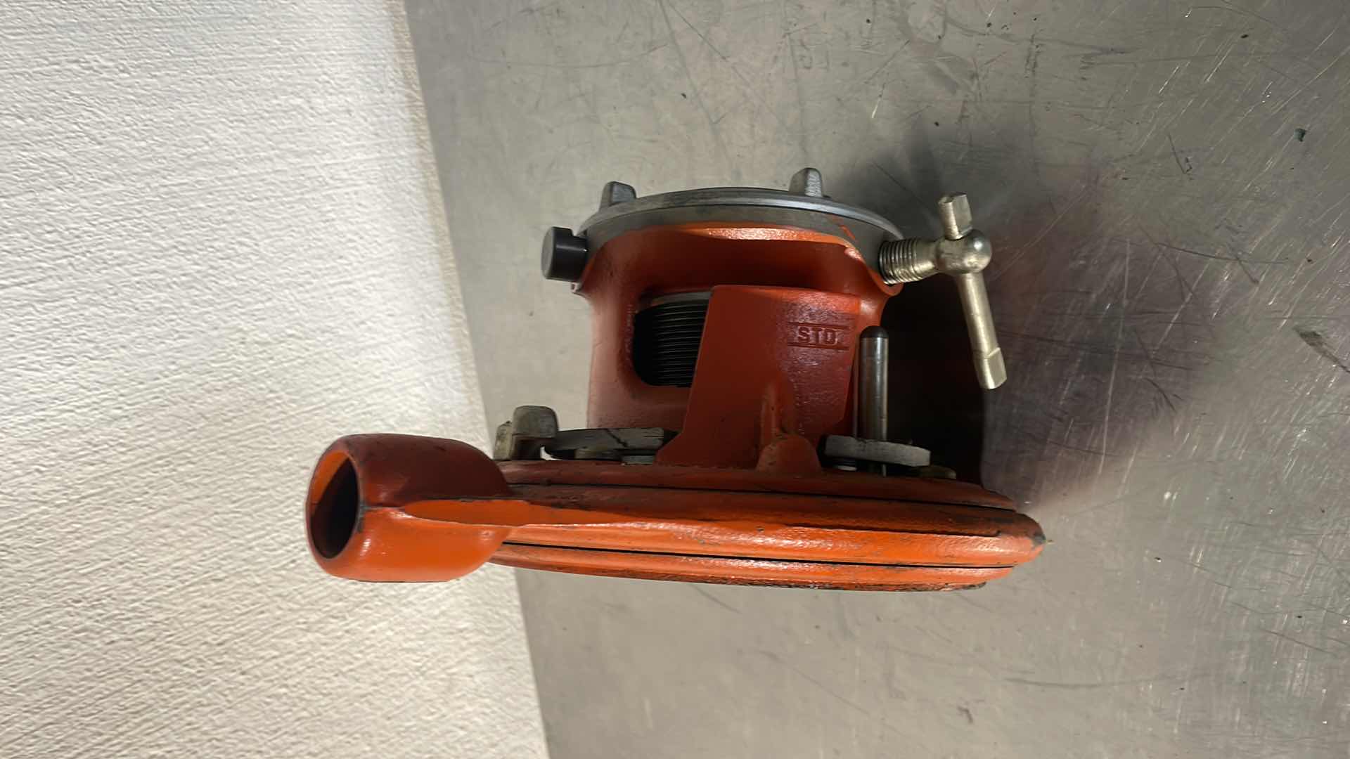 Photo 1 of RIDGID 65-R PIPE THREADER DIE HEAD FOR 1" TO 2" SIZE C 148-1