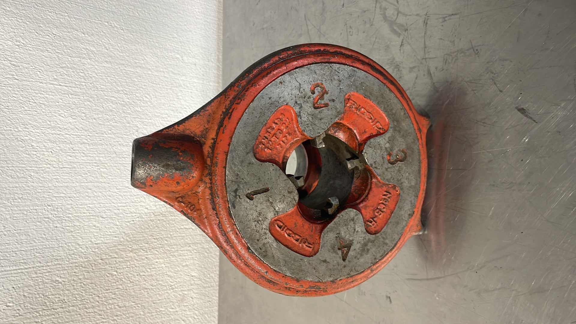 Photo 1 of RIDGID 65-R PIPE THREADER DIE HEAD FOR 1" TO 2" SIZE C 148-1
