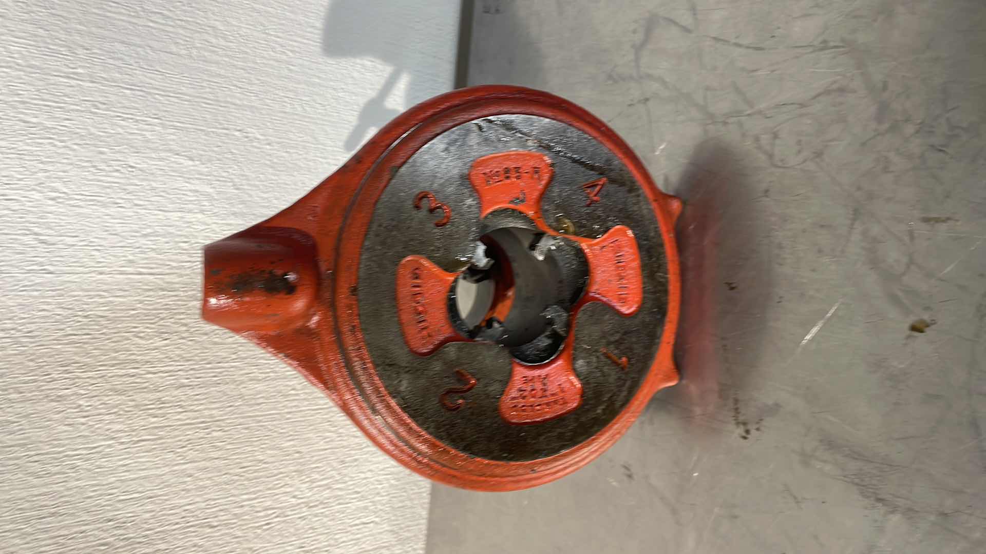 Photo 1 of RIDGID 65-R PIPE THREADER DIE HEAD FOR 1" TO 2" SIZE C 148-1