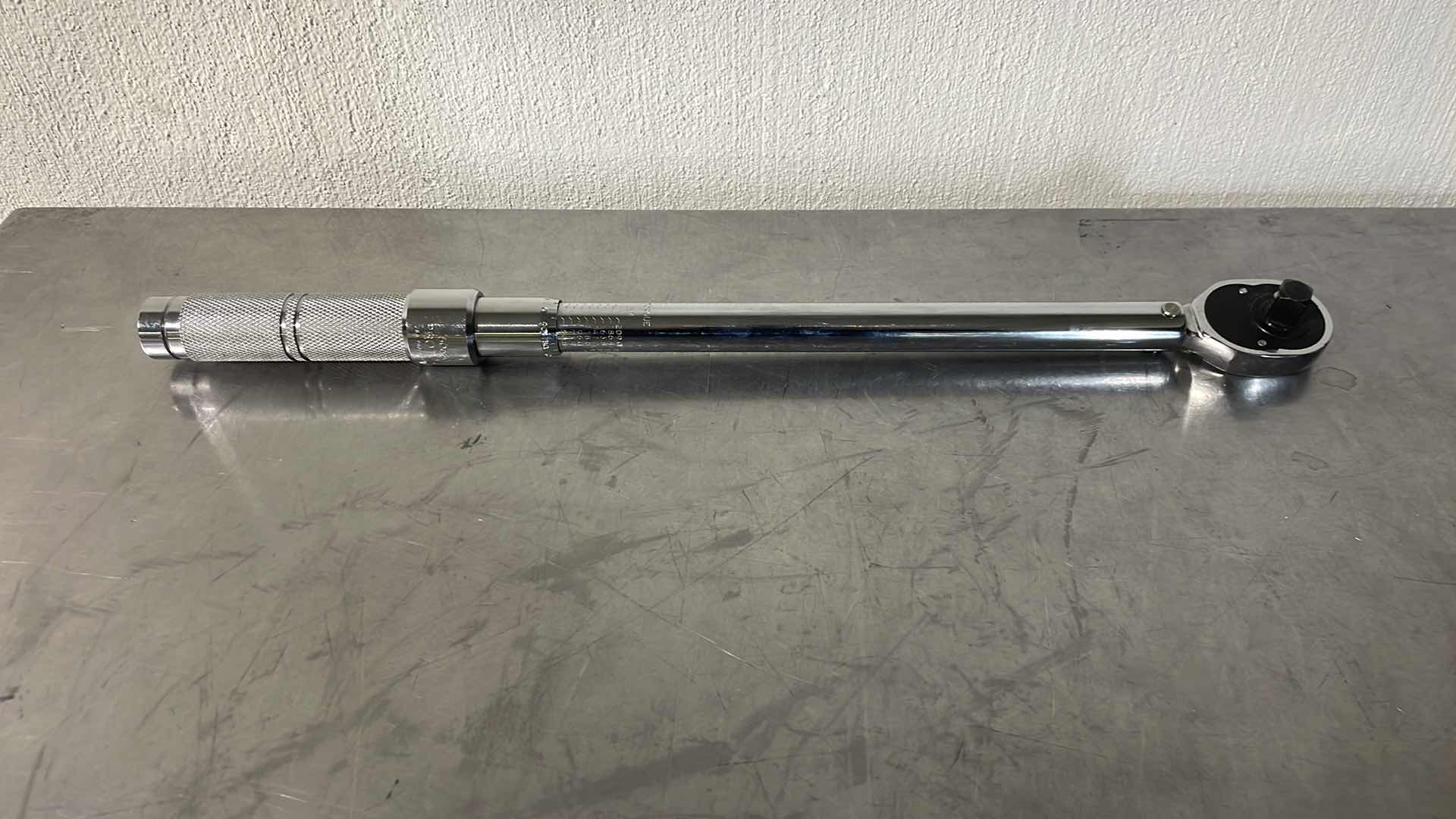 Photo 1 of PROTO PROFESSIONAL USA 6068C 1/2"- DRIVE MICROMETER TORQUE WRENCH 300-1800IN/LBS