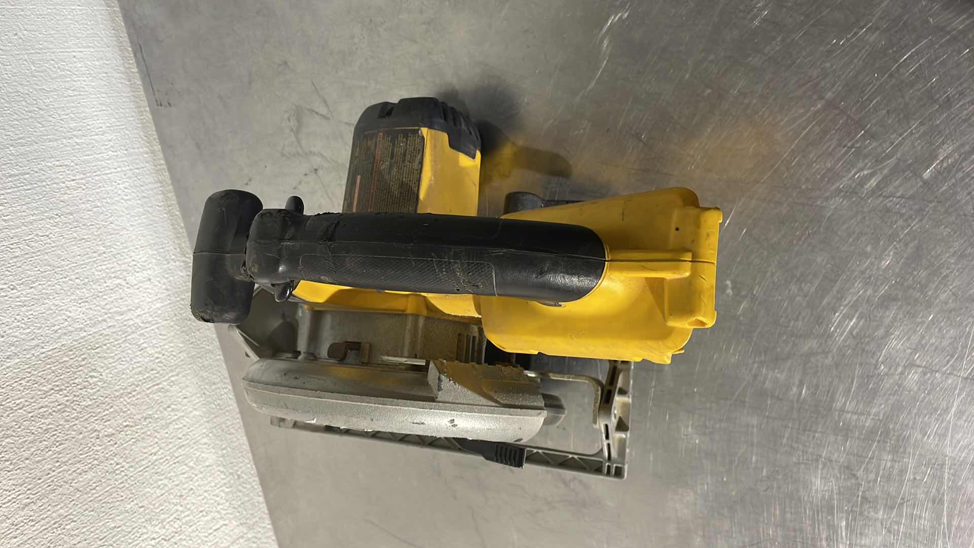 Photo 1 of DEWALT 36V DC300 7-1/4” CORDLESS CIRCULAR SAW UNTESTED