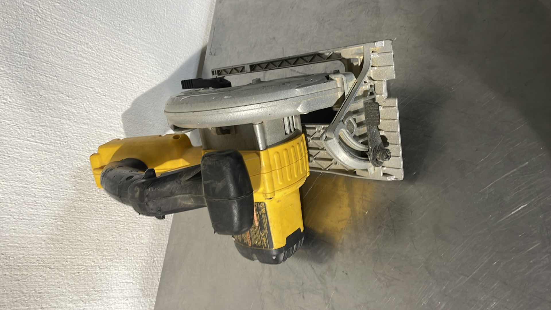 Photo 1 of DEWALT 36V DC300 7-1/4” CORDLESS CIRCULAR SAW UNTESTED