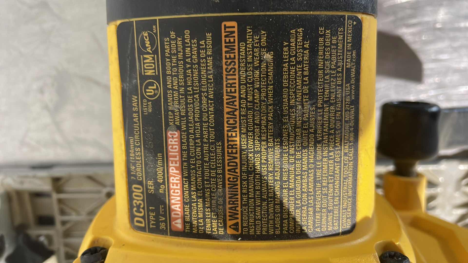 Photo 4 of DEWALT 36V DC300 7-1/4” CORDLESS CIRCULAR SAW UNTESTED