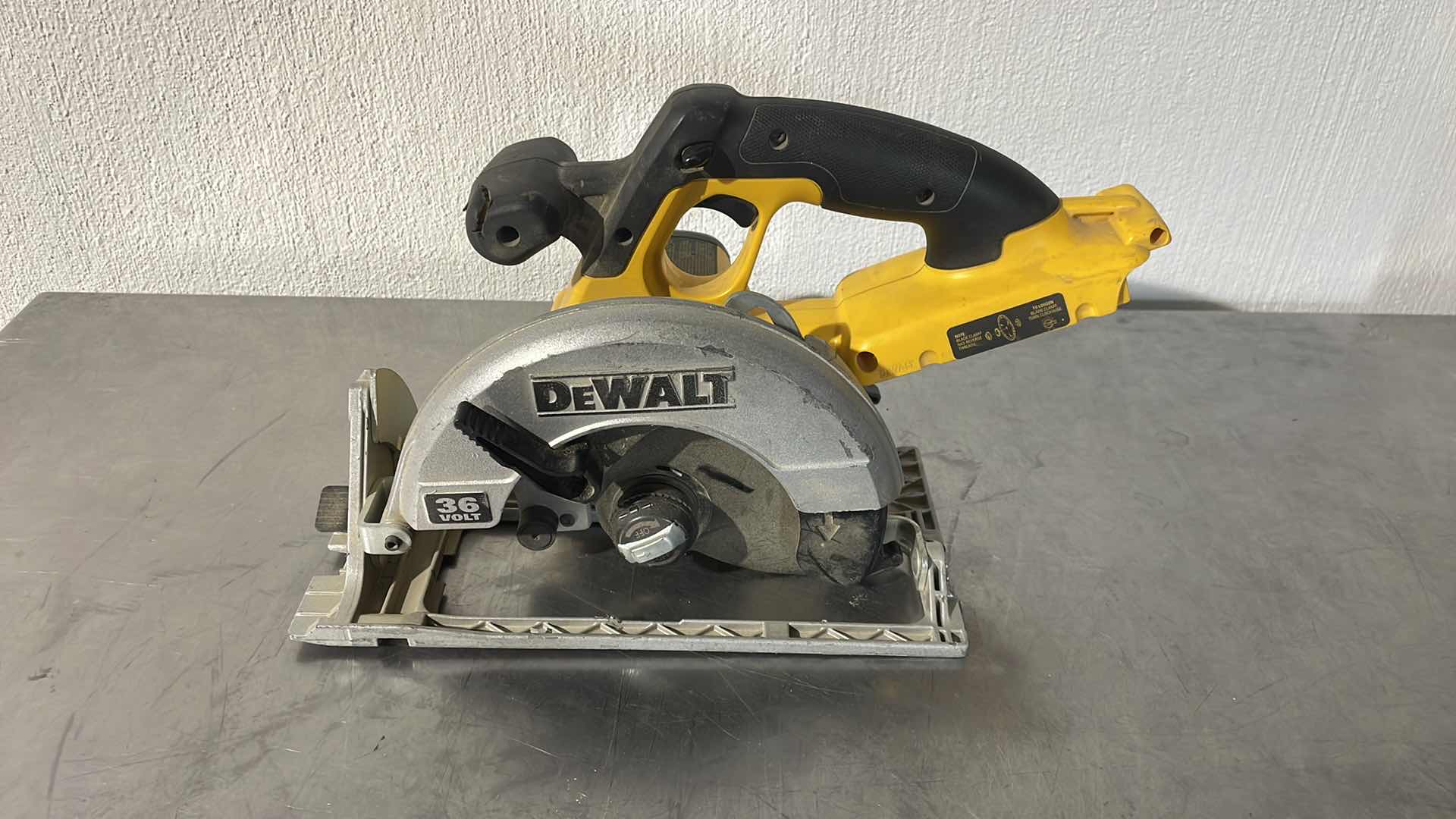 Photo 1 of DEWALT 36V DC300 7-1/4” CORDLESS CIRCULAR SAW UNTESTED