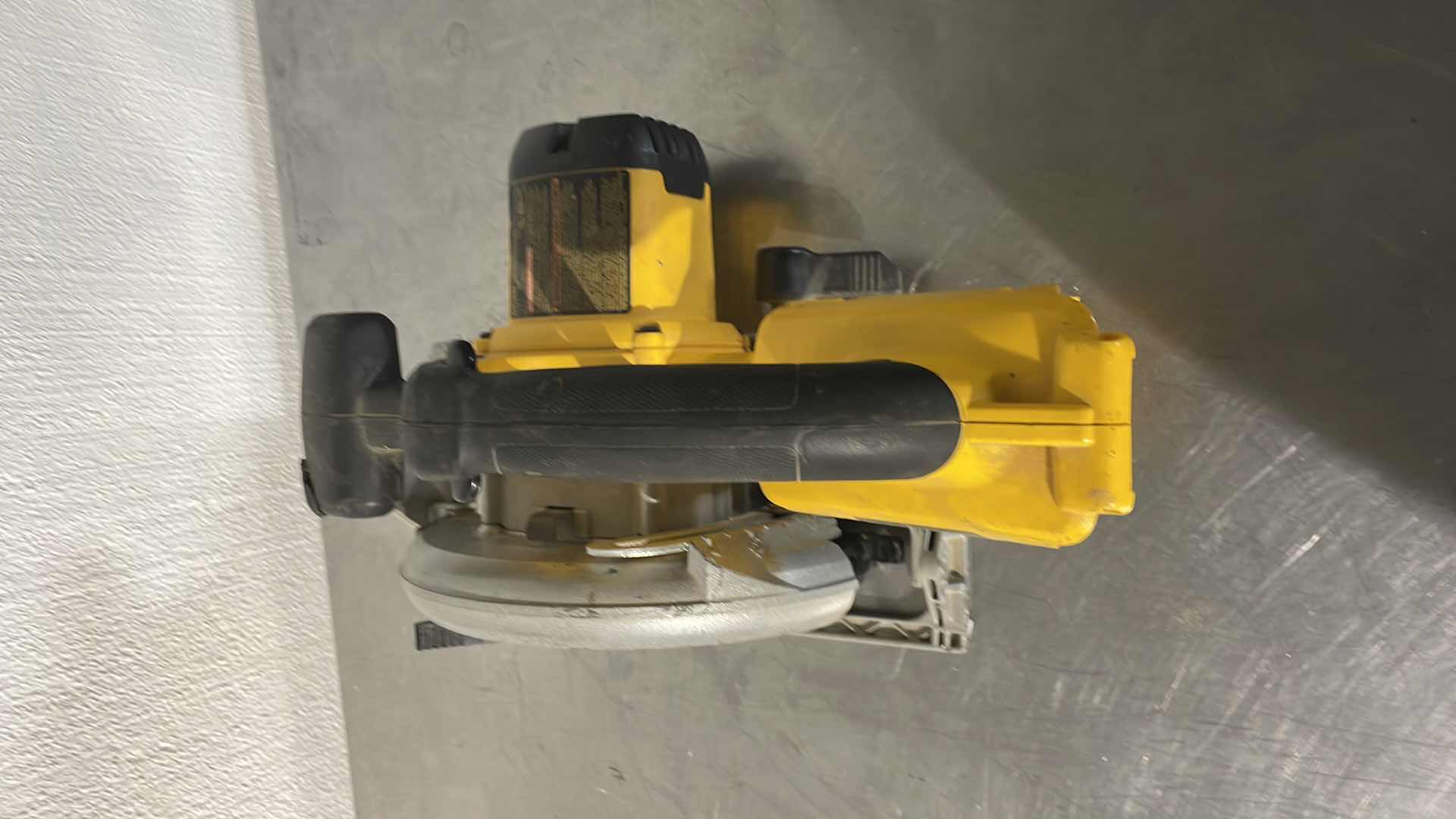 Photo 1 of DEWALT 36V DC300 7-1/4” CORDLESS CIRCULAR SAW UNTESTED