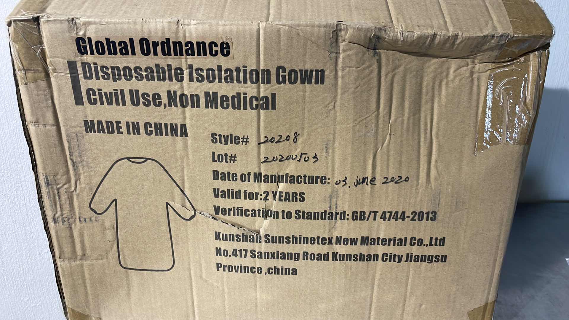 Photo 1 of DISPOSABLE ISOLATION GOWN CIVIL USE NON MEDICAL (100)
