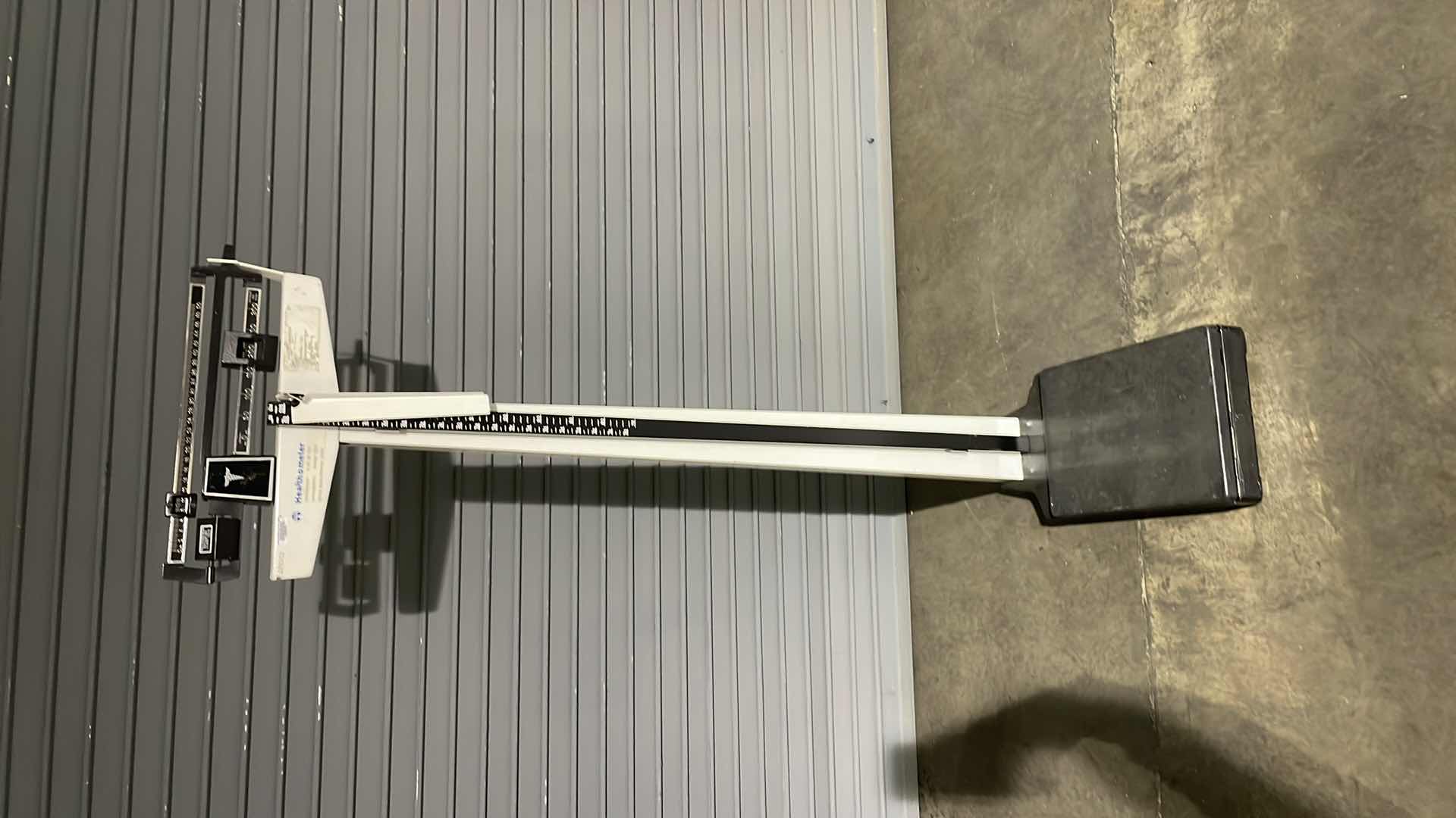 Photo 1 of HEALTH O METER SCALE AND HEIGHT MEASUREMENTS HEIGHT BAR DAMAGED AS PICTURED