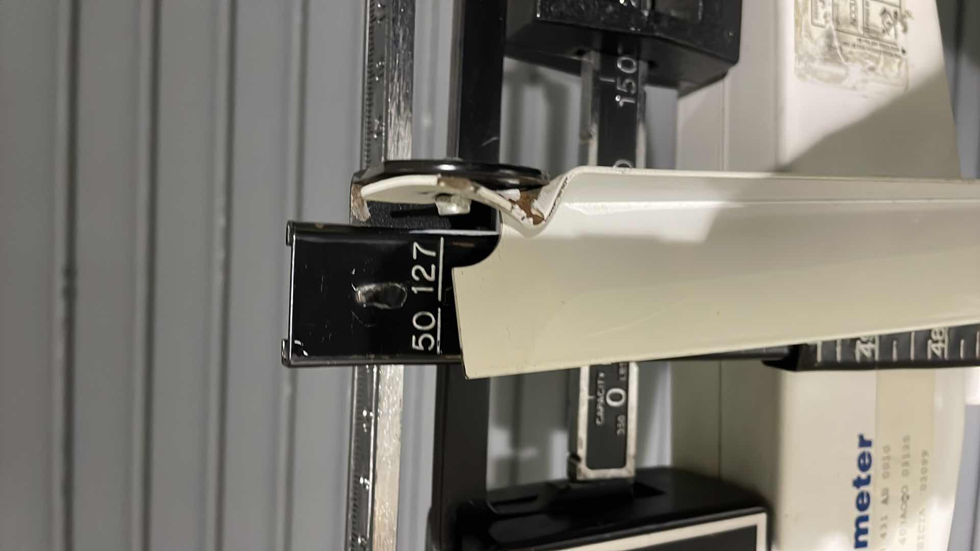 Photo 1 of HEALTH O METER SCALE AND HEIGHT MEASUREMENTS HEIGHT BAR DAMAGED AS PICTURED