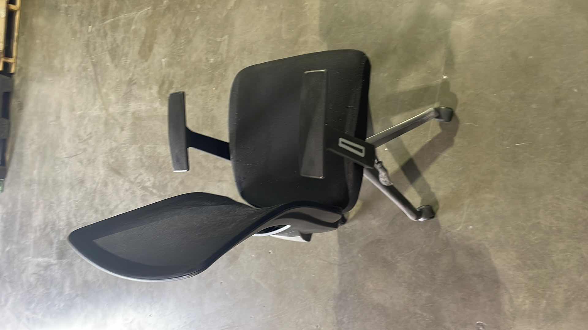 Photo 2 of OFFICE CHAIR