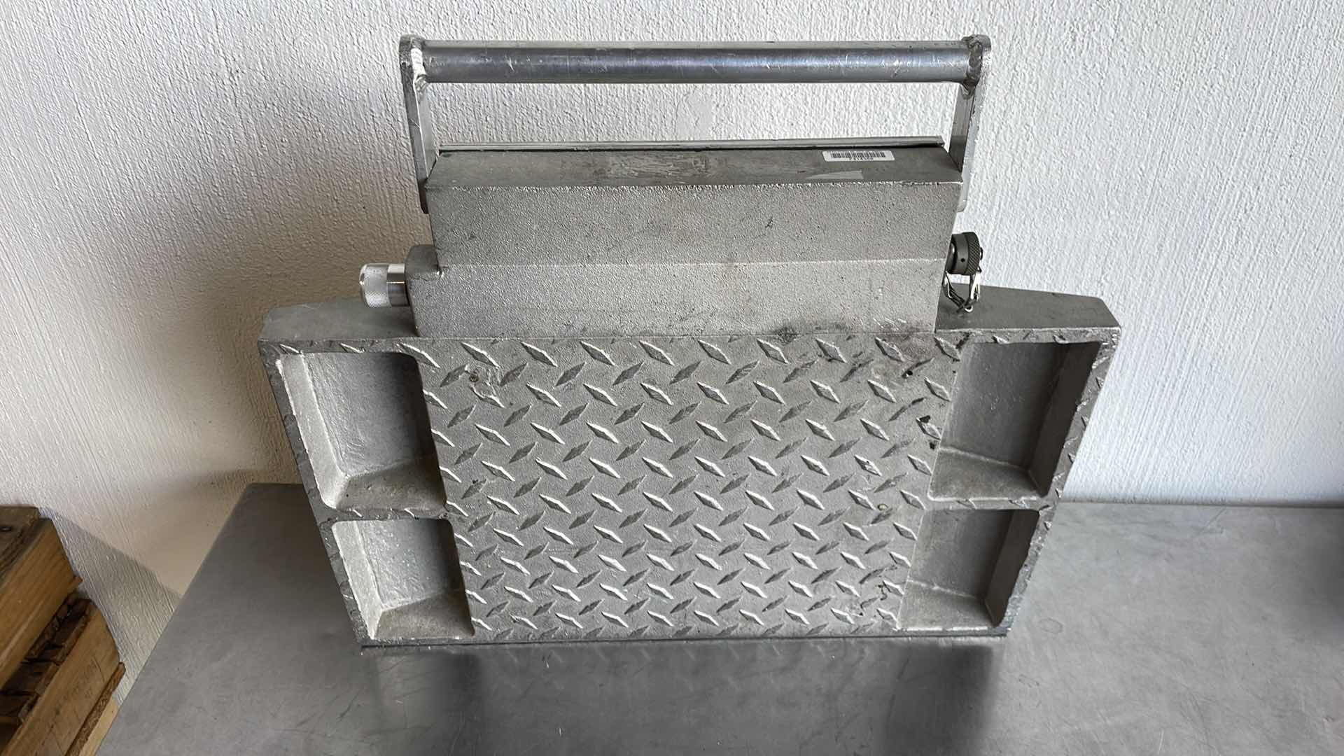 Photo 1 of INTERCOMP WHEEL LOAD WEIGHER MODEL PT300 UNABLE TO TEST NEEDS BATTERIES