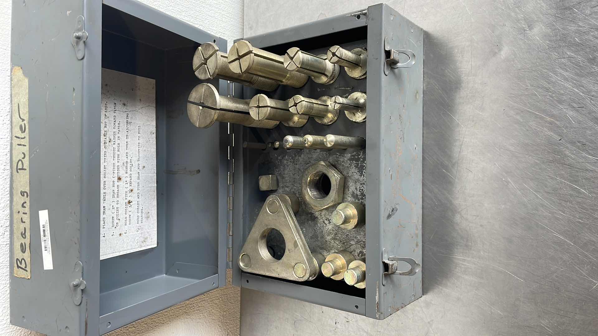 Photo 1 of UNIVERSAL BEARING PULLER SET