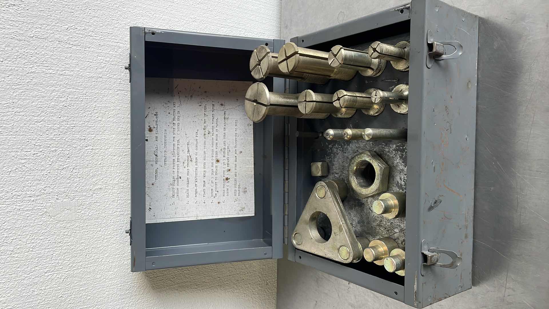 Photo 1 of UNIVERSAL BEARING PULLER SET