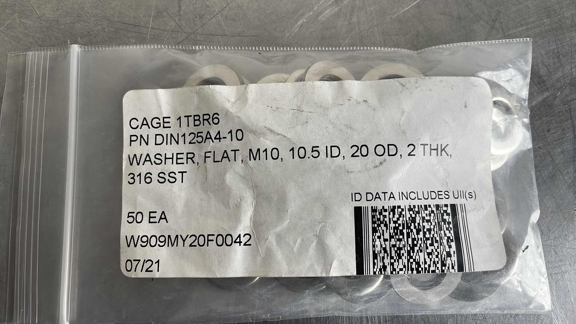 Photo 1 of STAINLESS STEEL FLAT WASHERS 10MM X 20MM (700)